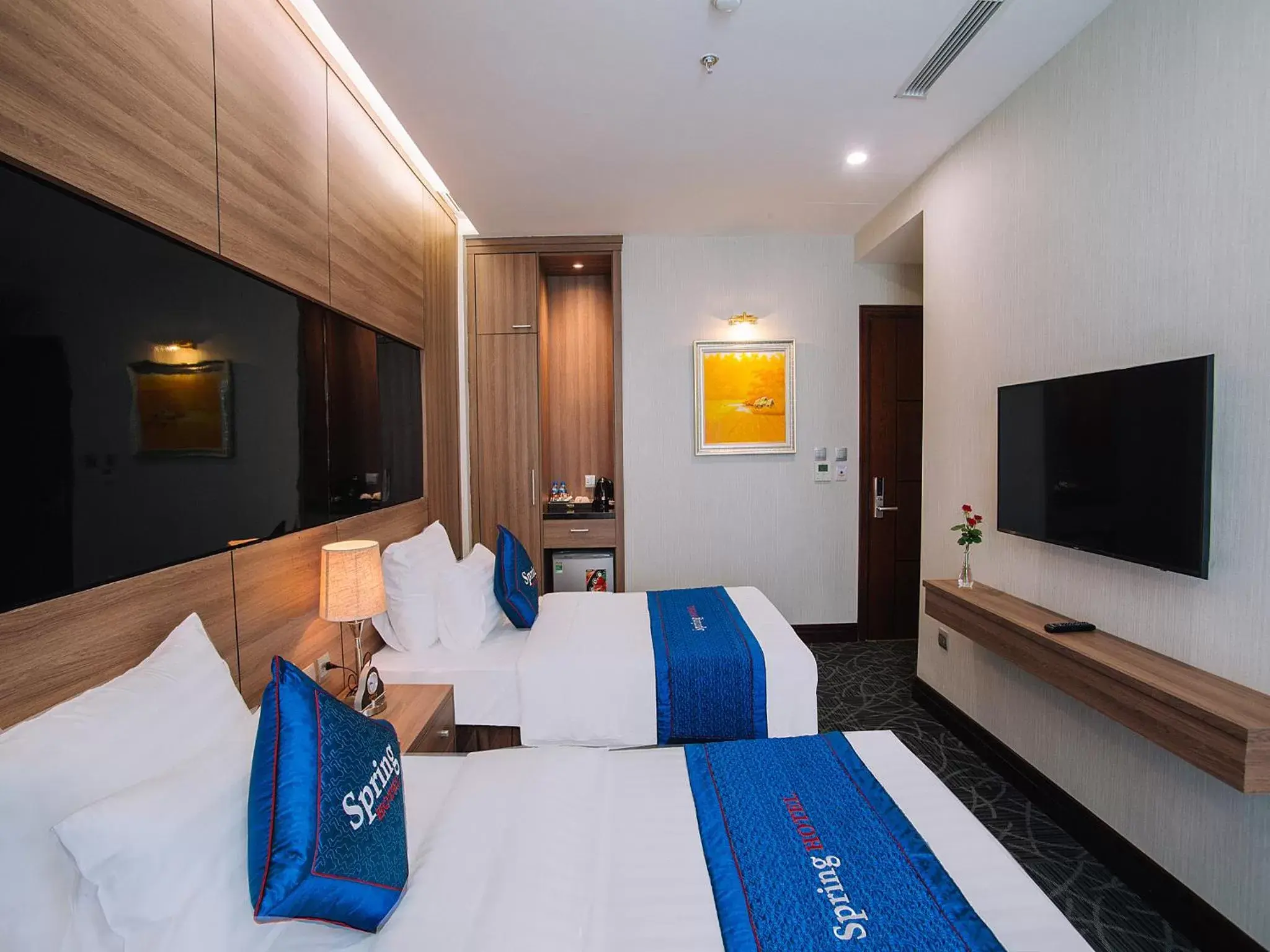 Bedroom, TV/Entertainment Center in Spring Hotel Hanoi