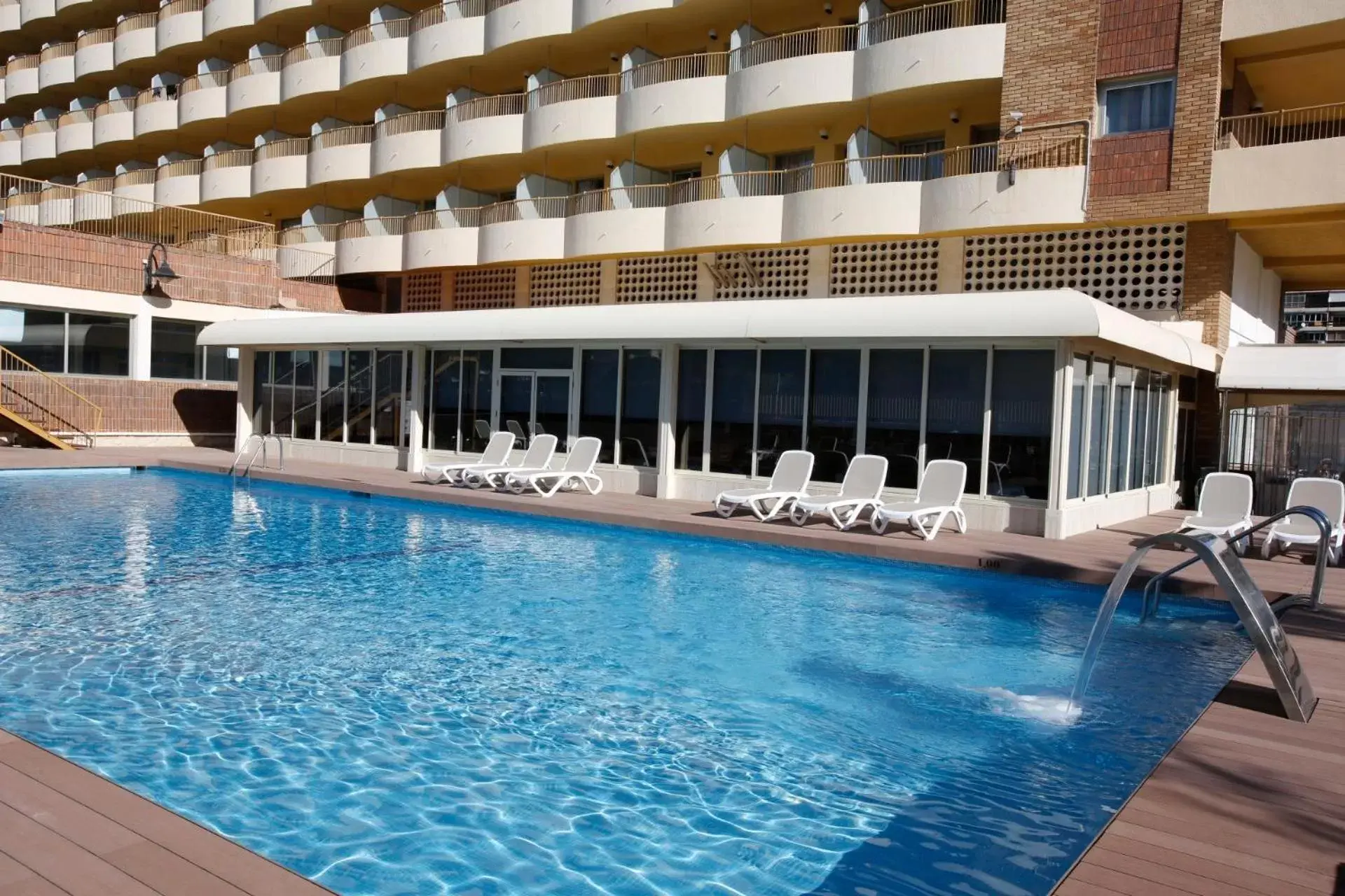Property building, Swimming Pool in Hotel Castilla Alicante