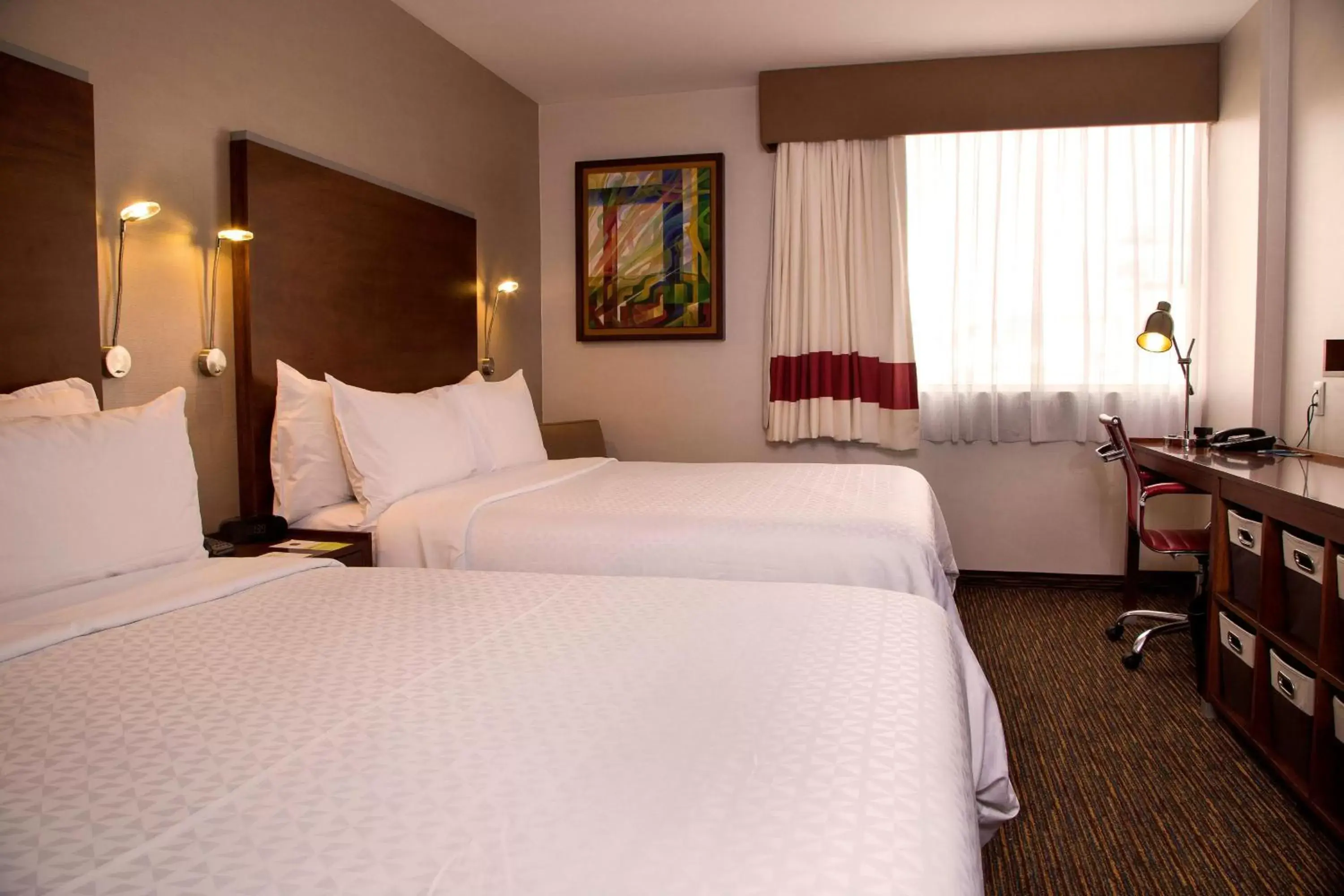 Photo of the whole room, Bed in Four Points by Sheraton Queretaro Norte