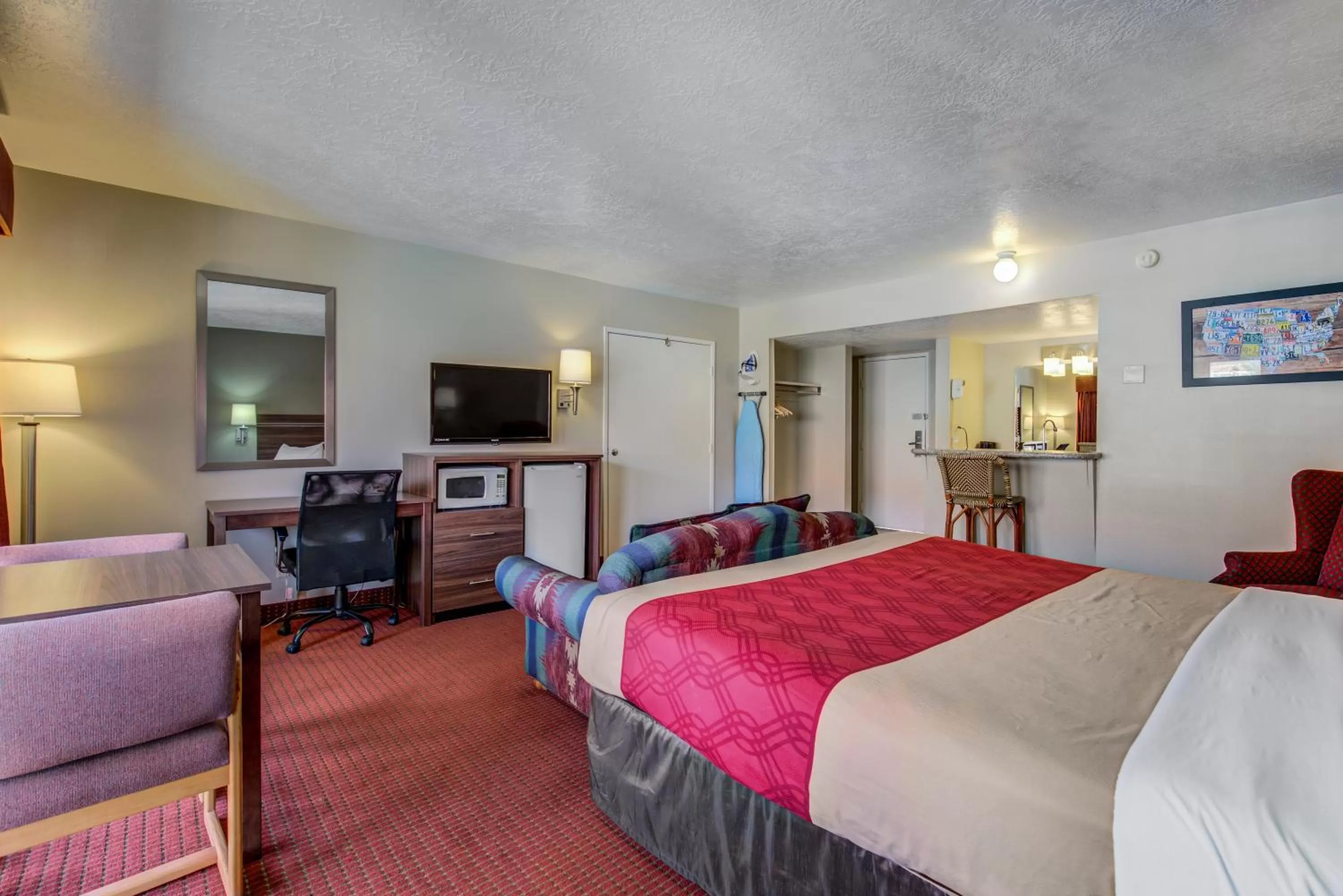 Photo of the whole room, Bed in Econo Lodge St George North - Near Pioneer Park