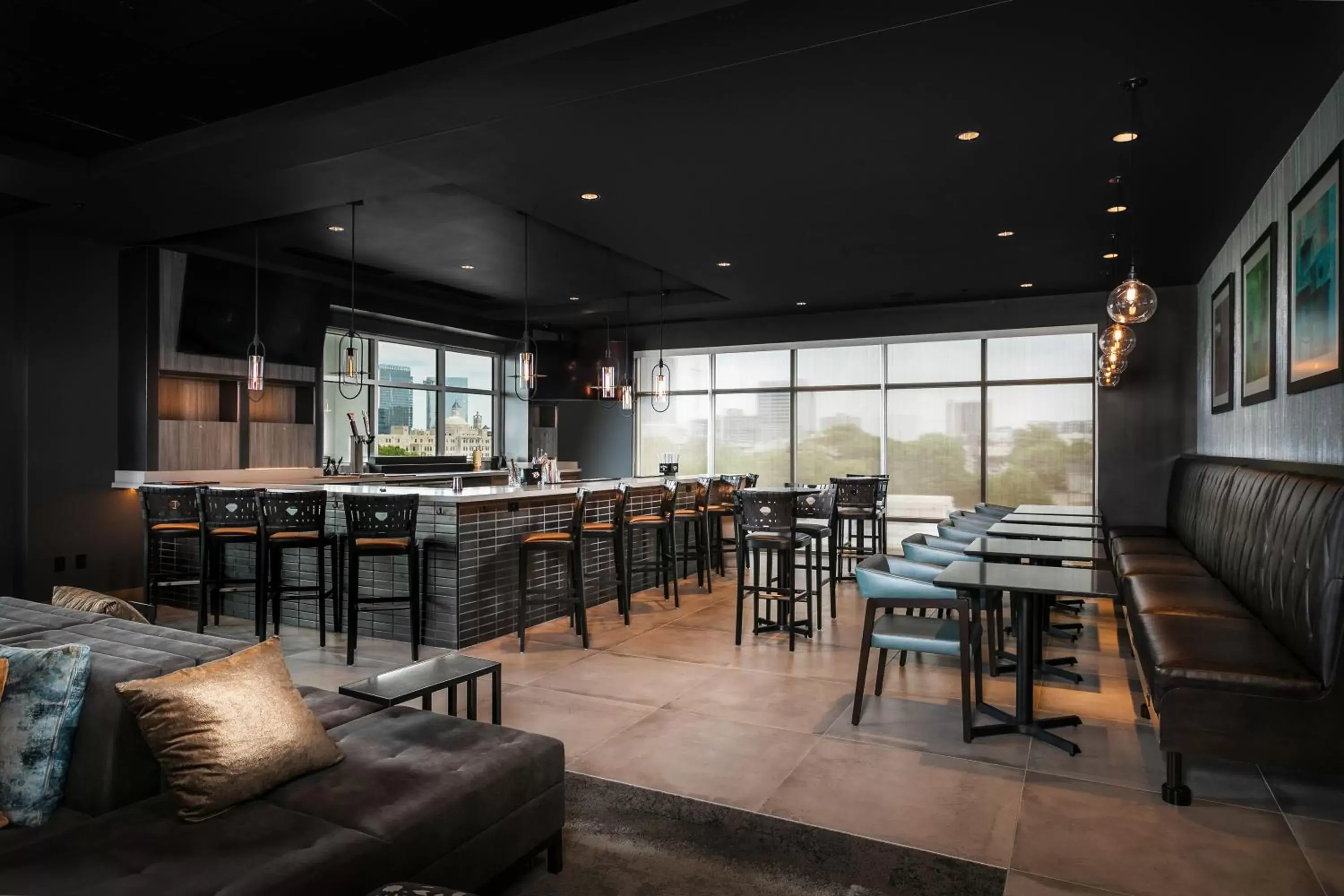 Lounge or bar, Restaurant/Places to Eat in TownePlace Suites by Marriott Nashville Midtown