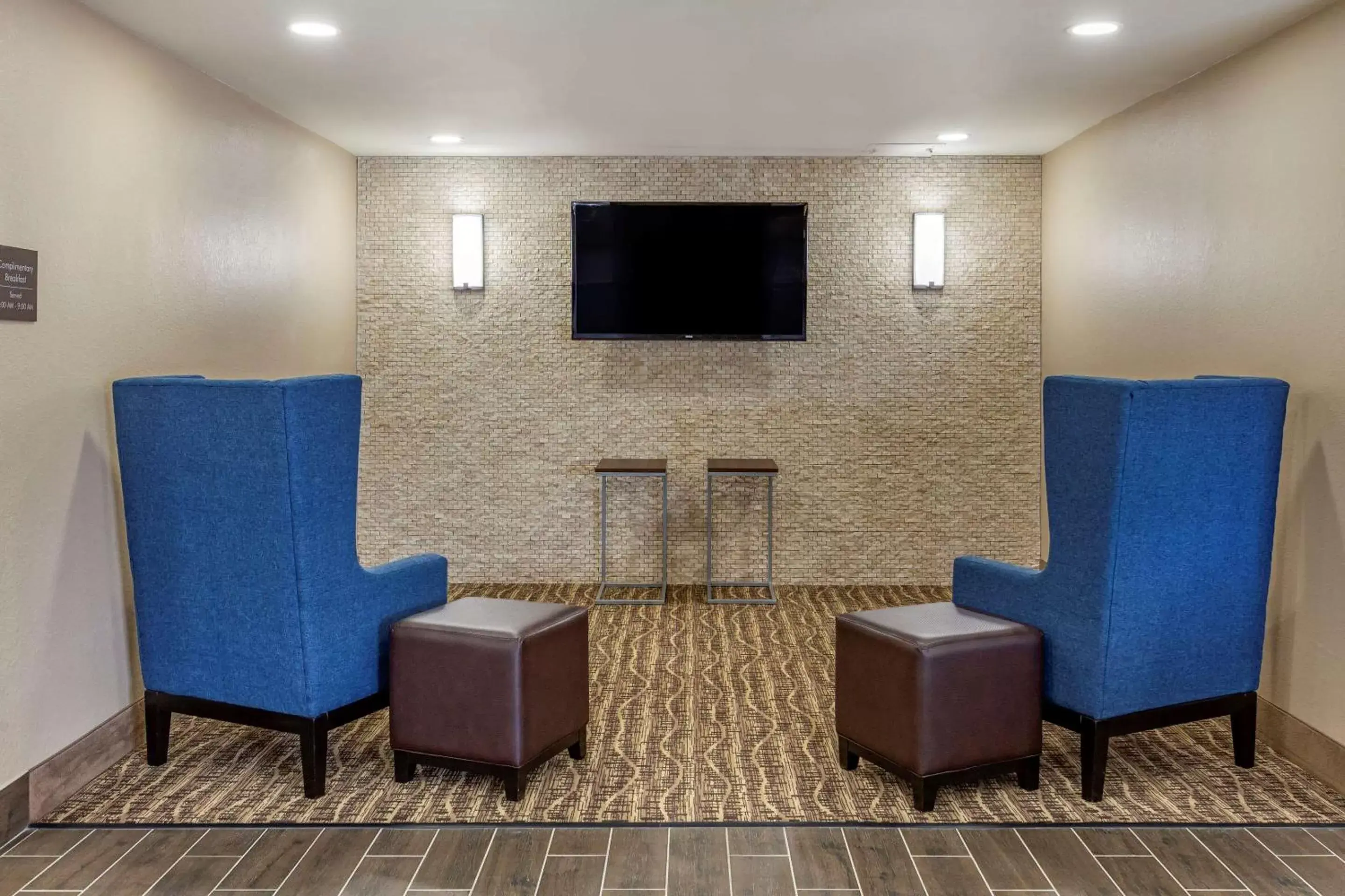 Lobby or reception, TV/Entertainment Center in Comfort Inn & Suites Spring Lake - Fayetteville Near Fort Liberty