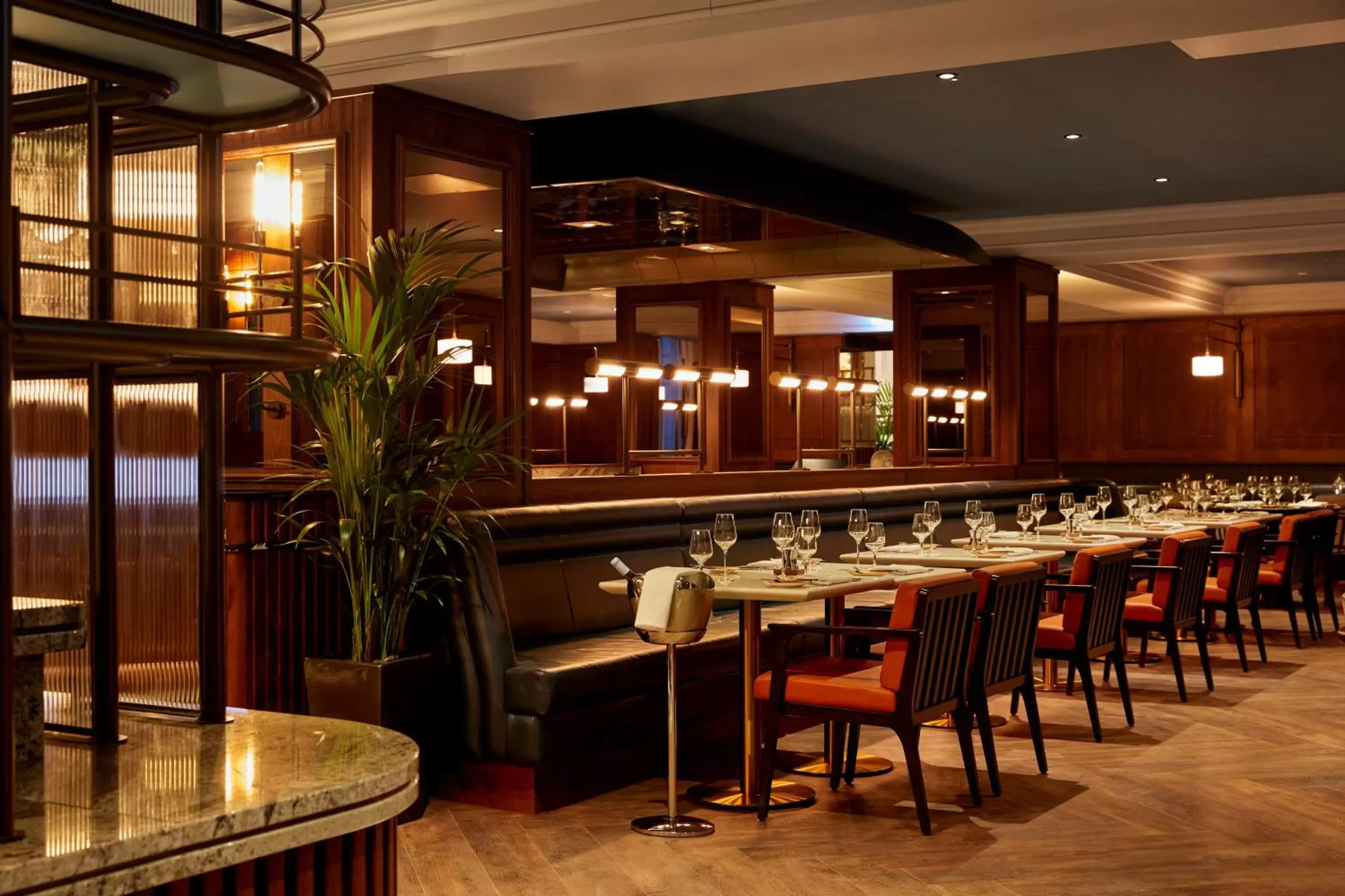 Lounge or bar, Restaurant/Places to Eat in The Parkgate Hotel
