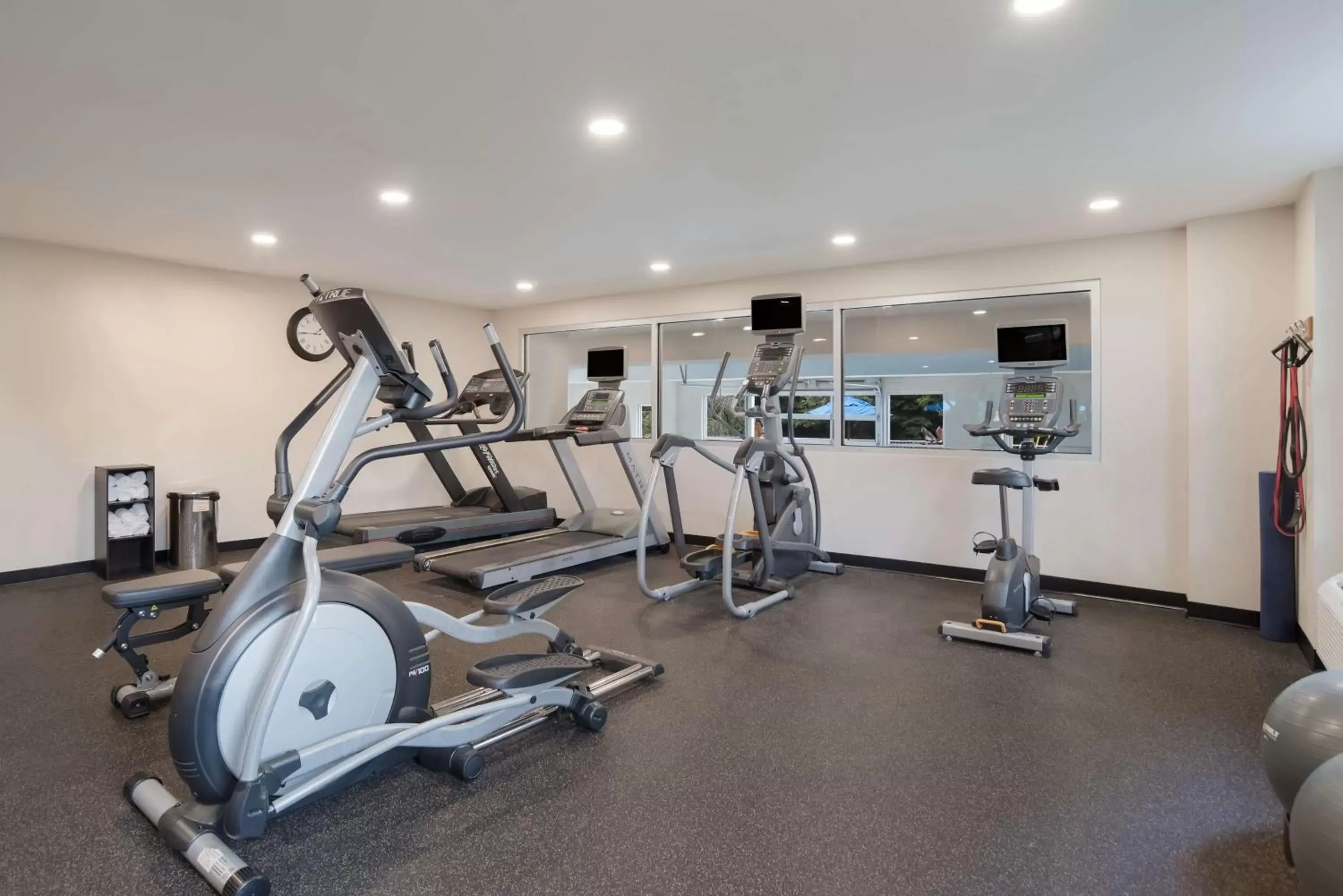 Spa and wellness centre/facilities, Fitness Center/Facilities in SureStay Plus Hotel by Best Western Elizabethtown Hershey