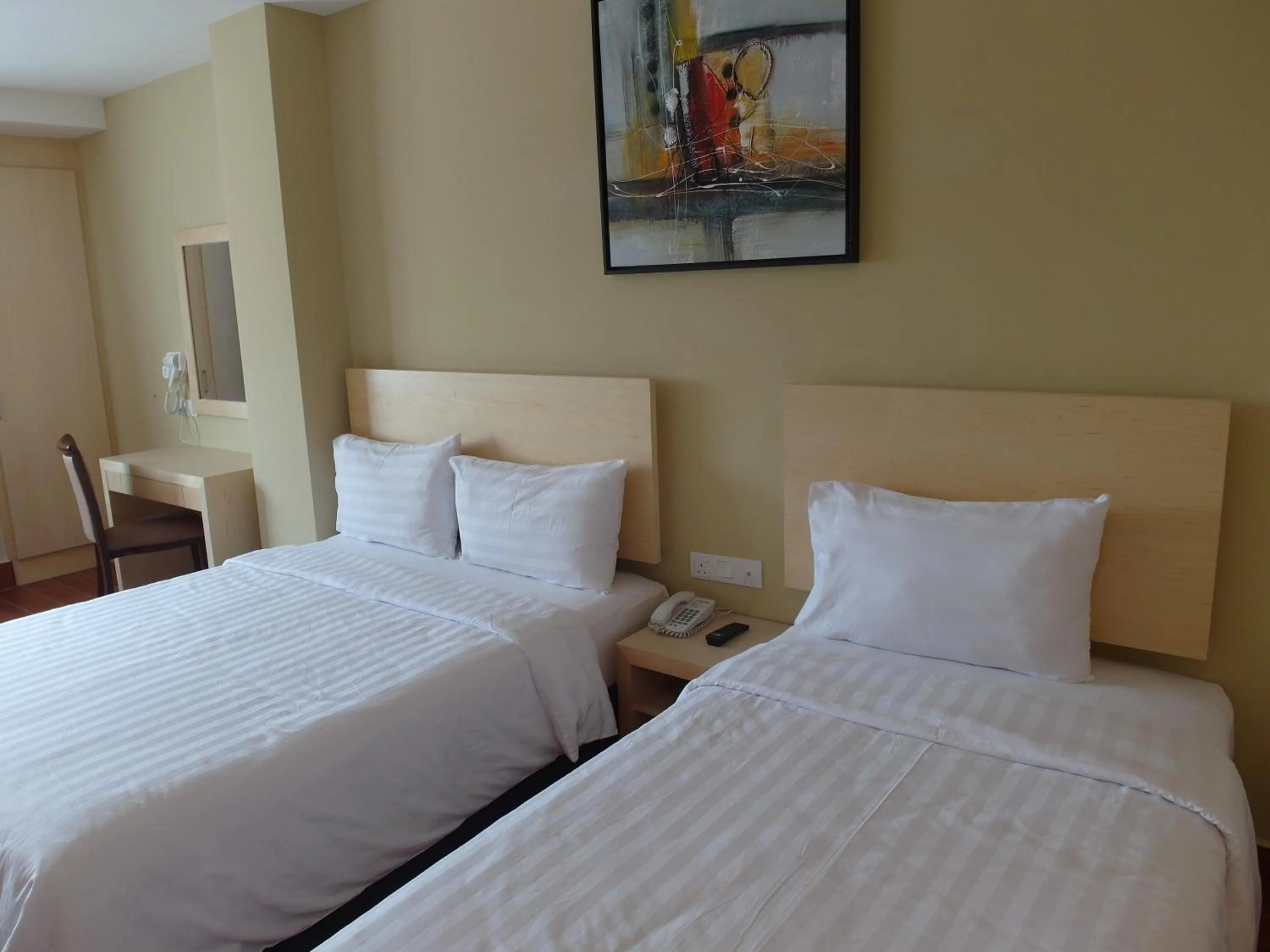 Photo of the whole room, Bed in Metro Hotel @ KL Sentral