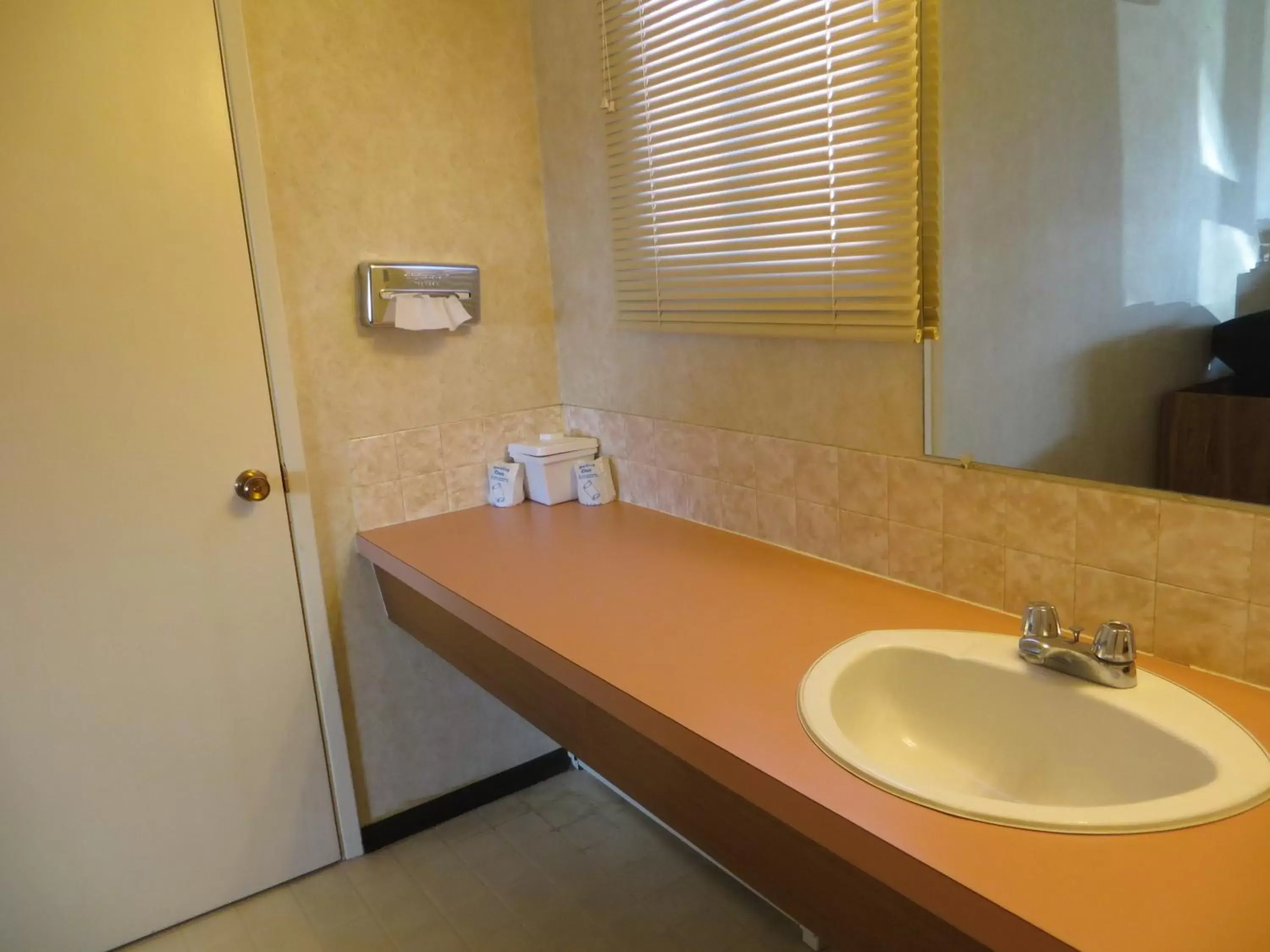Bathroom in Tara Vista Inn