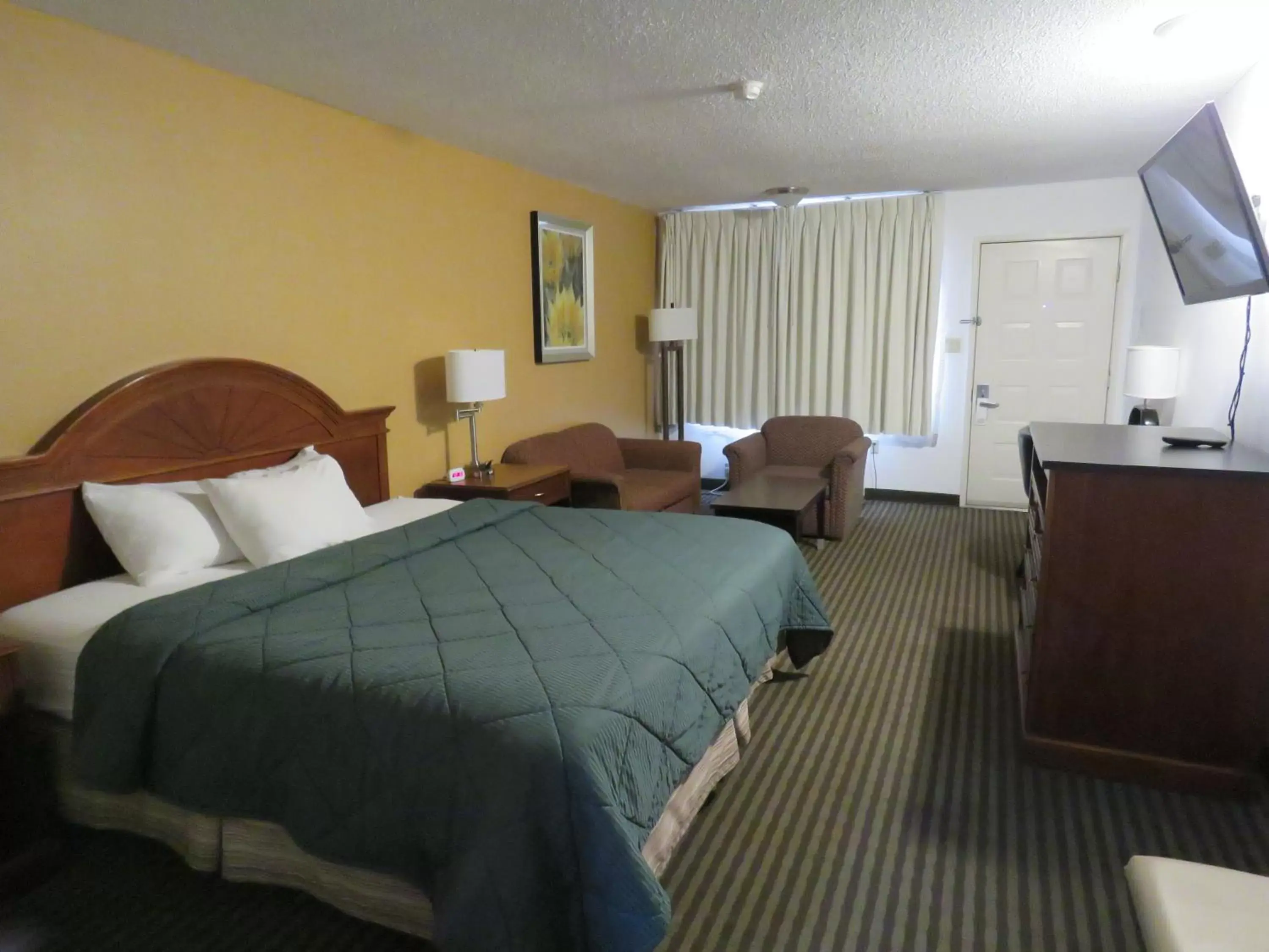 Bedroom in Thunderbird Motel