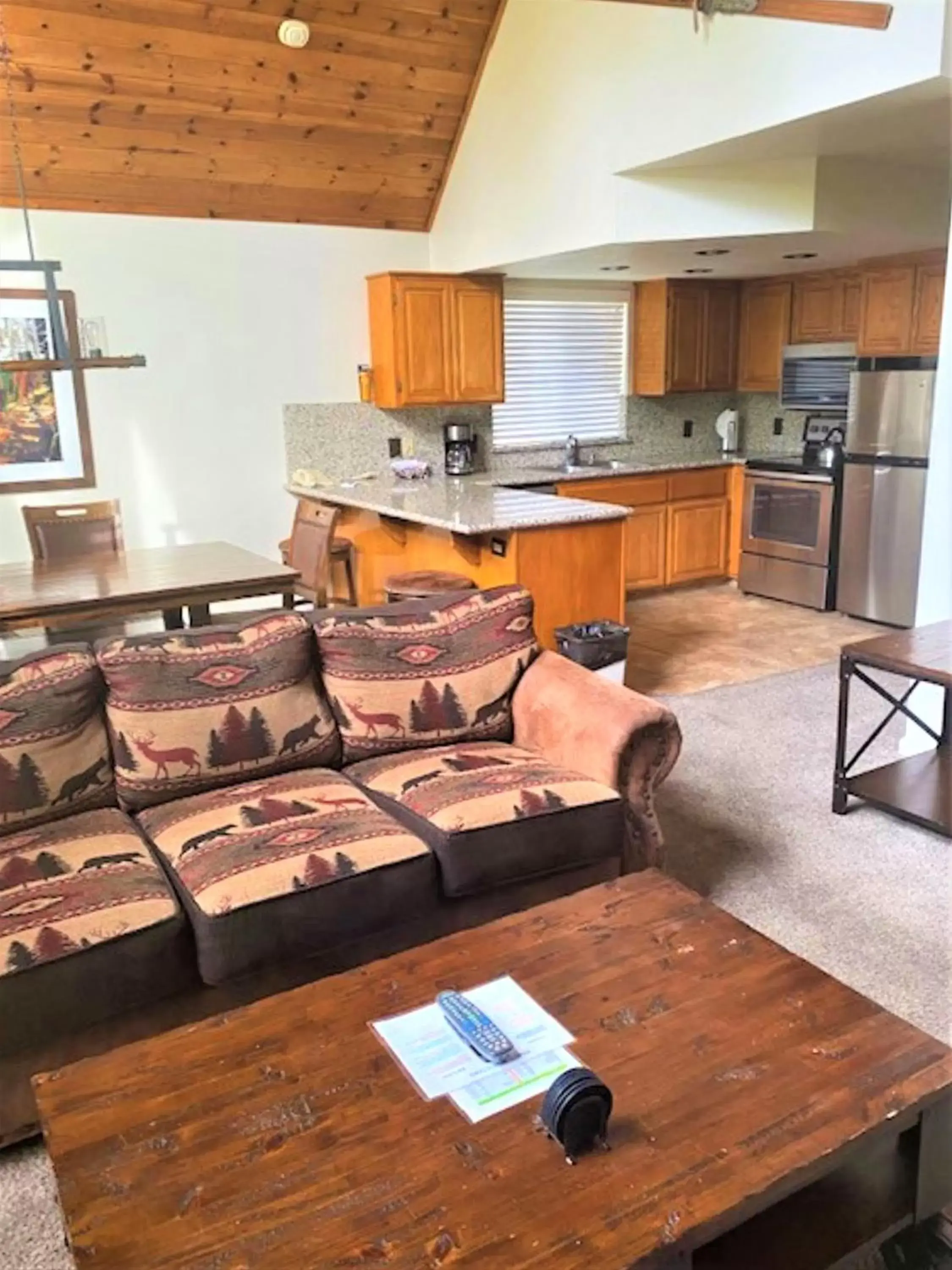 Living room, Kitchen/Kitchenette in The Tahoe Beach & Ski Club Owners Association