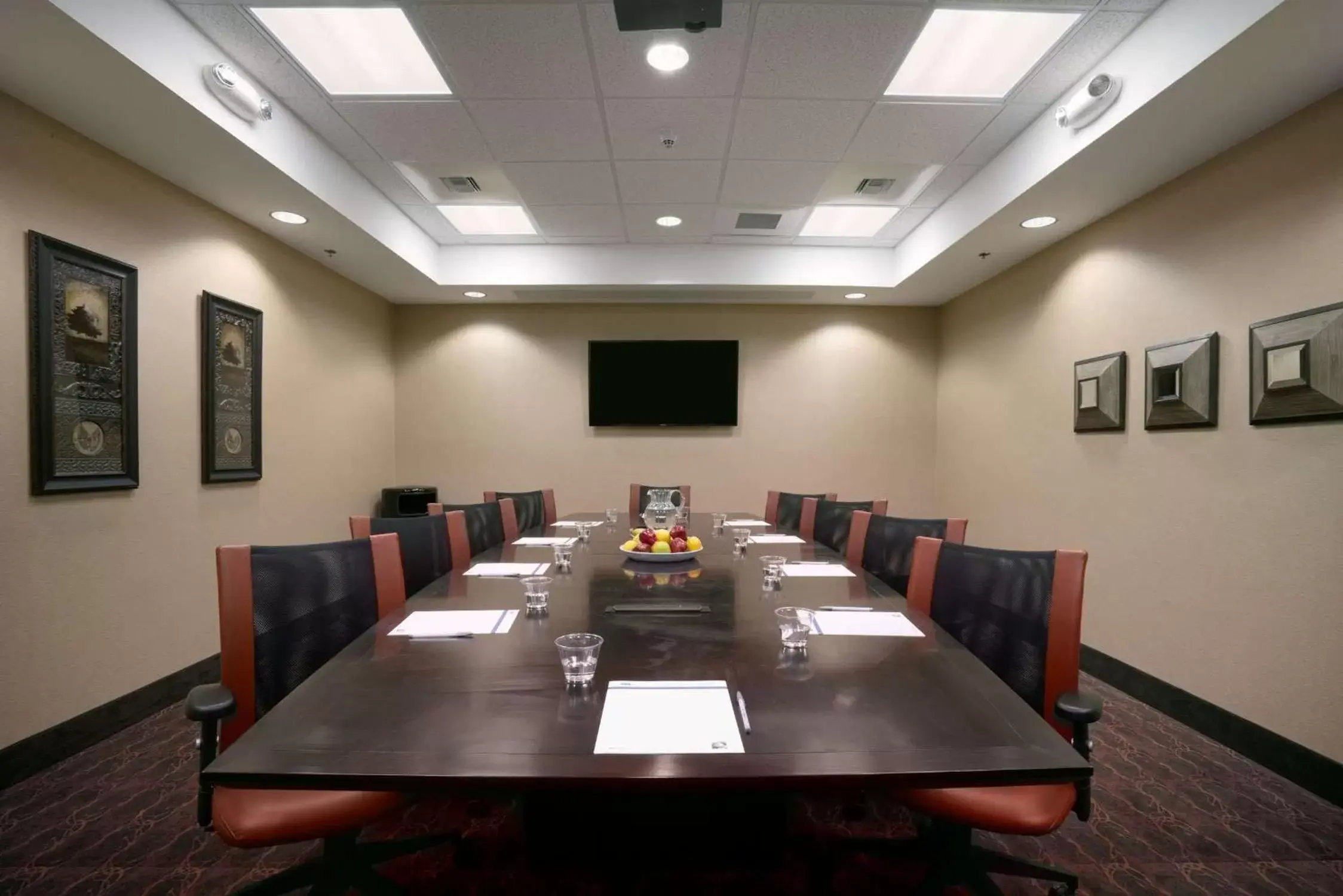 Meeting/conference room in Hampton Inn & Suites Williston
