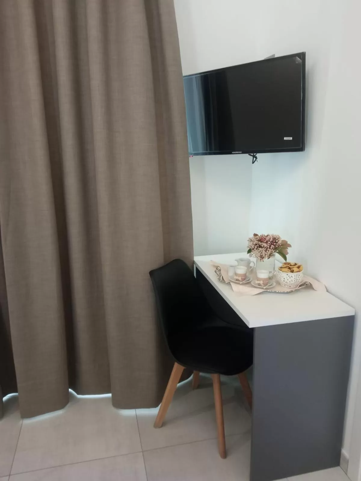 TV and multimedia, TV/Entertainment Center in Rosy's House