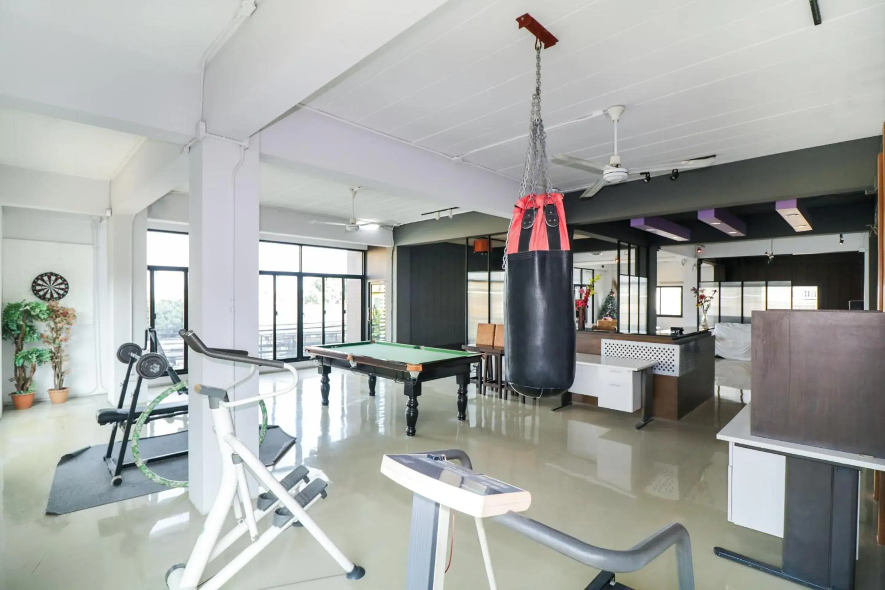 Fitness centre/facilities in Super OYO 117 King One Suvarnabhumi