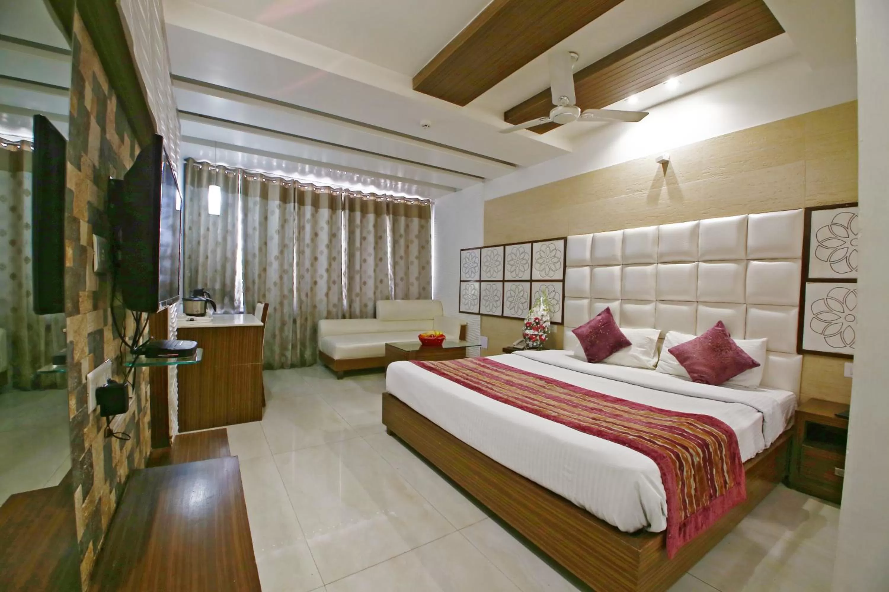 Photo of the whole room, Bed in Hotel Emerald