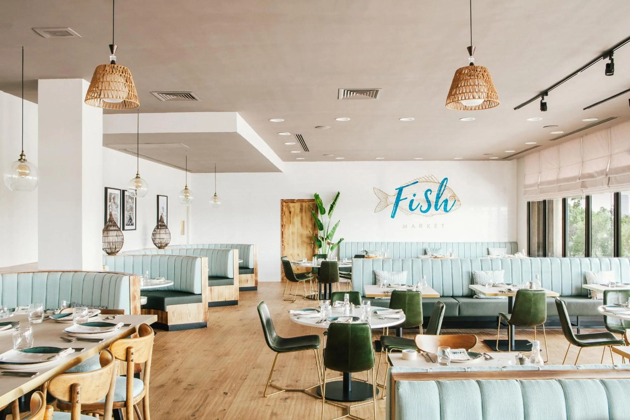 Restaurant/places to eat in Radisson Blu Hotel, Dubai Deira Creek