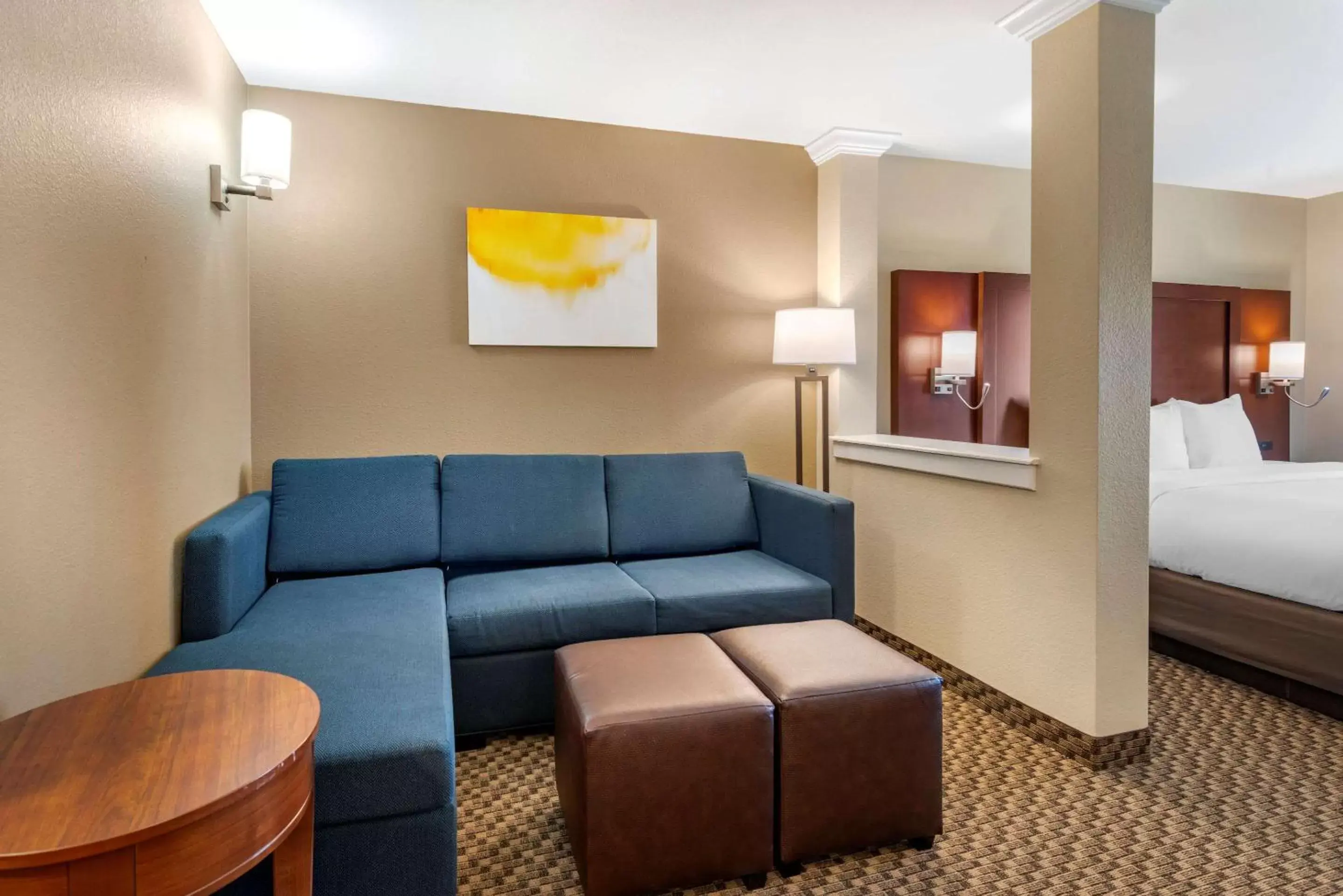 Bedroom, Seating Area in Comfort Suites Broomfield-Boulder/Interlocken