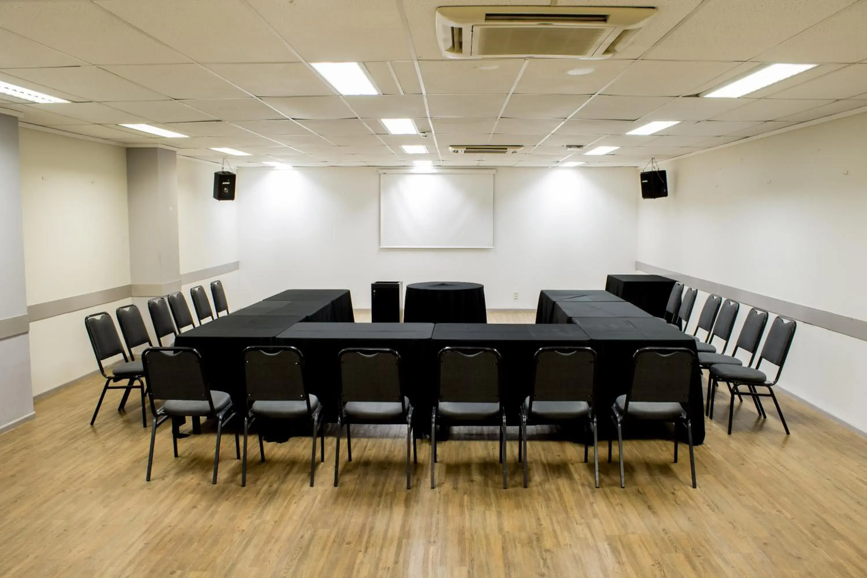 Business facilities in Tower Franca Hotel