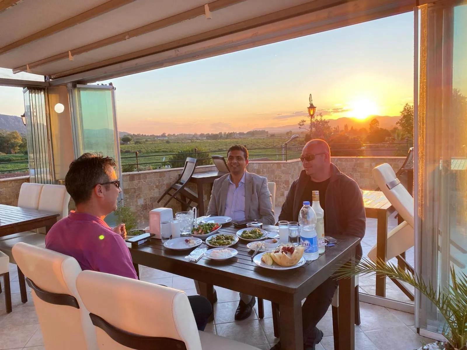 Restaurant/places to eat in Rebetika Hotel & bistro