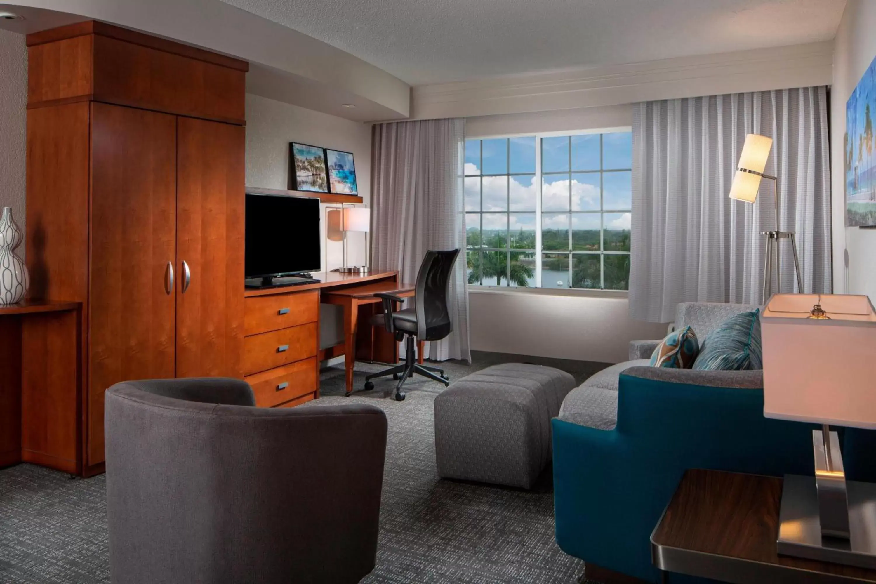 Living room, Seating Area in Courtyard by Marriott Fort Lauderdale Airport & Cruise Port