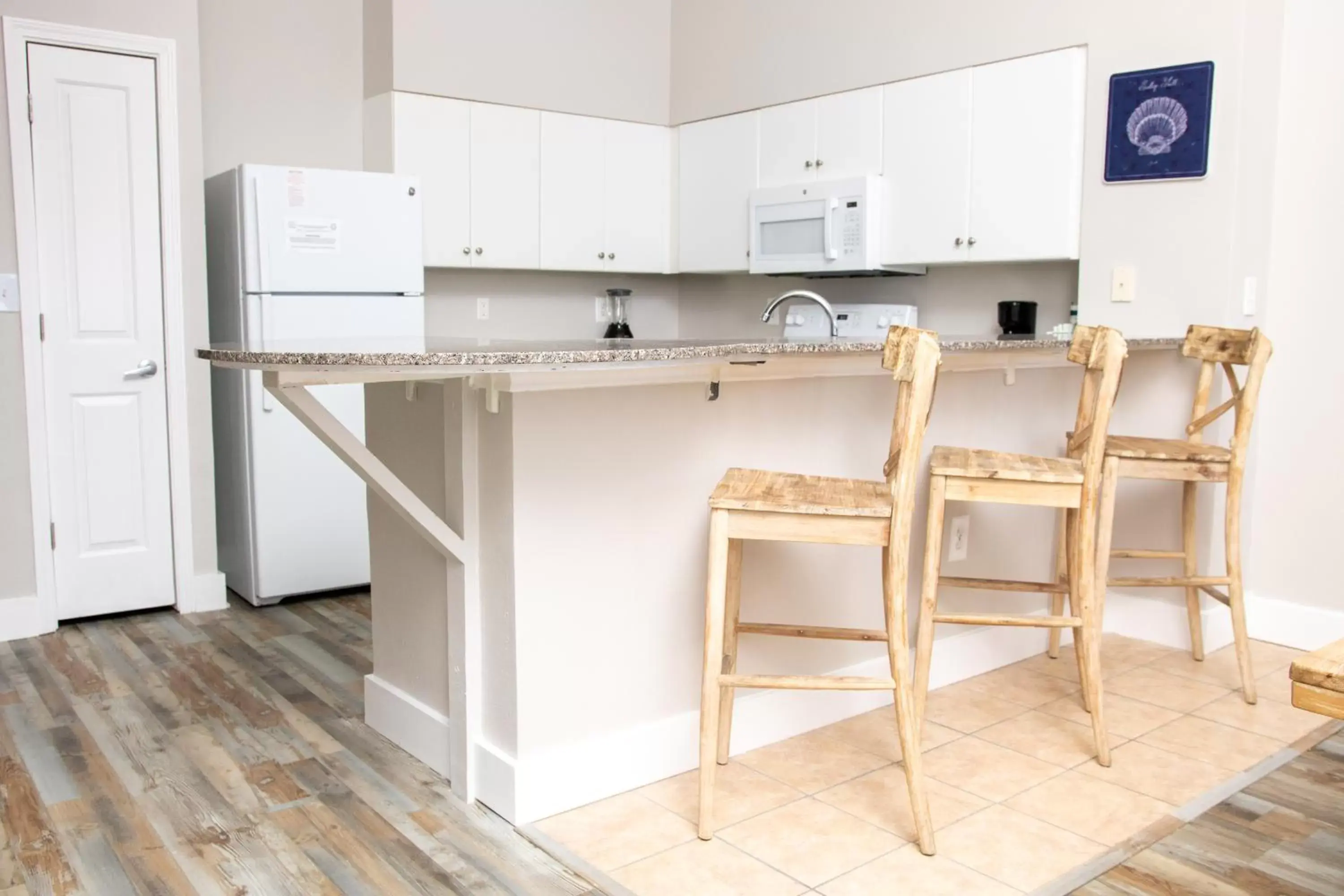 Kitchen/Kitchenette in Shores of Panama Resort