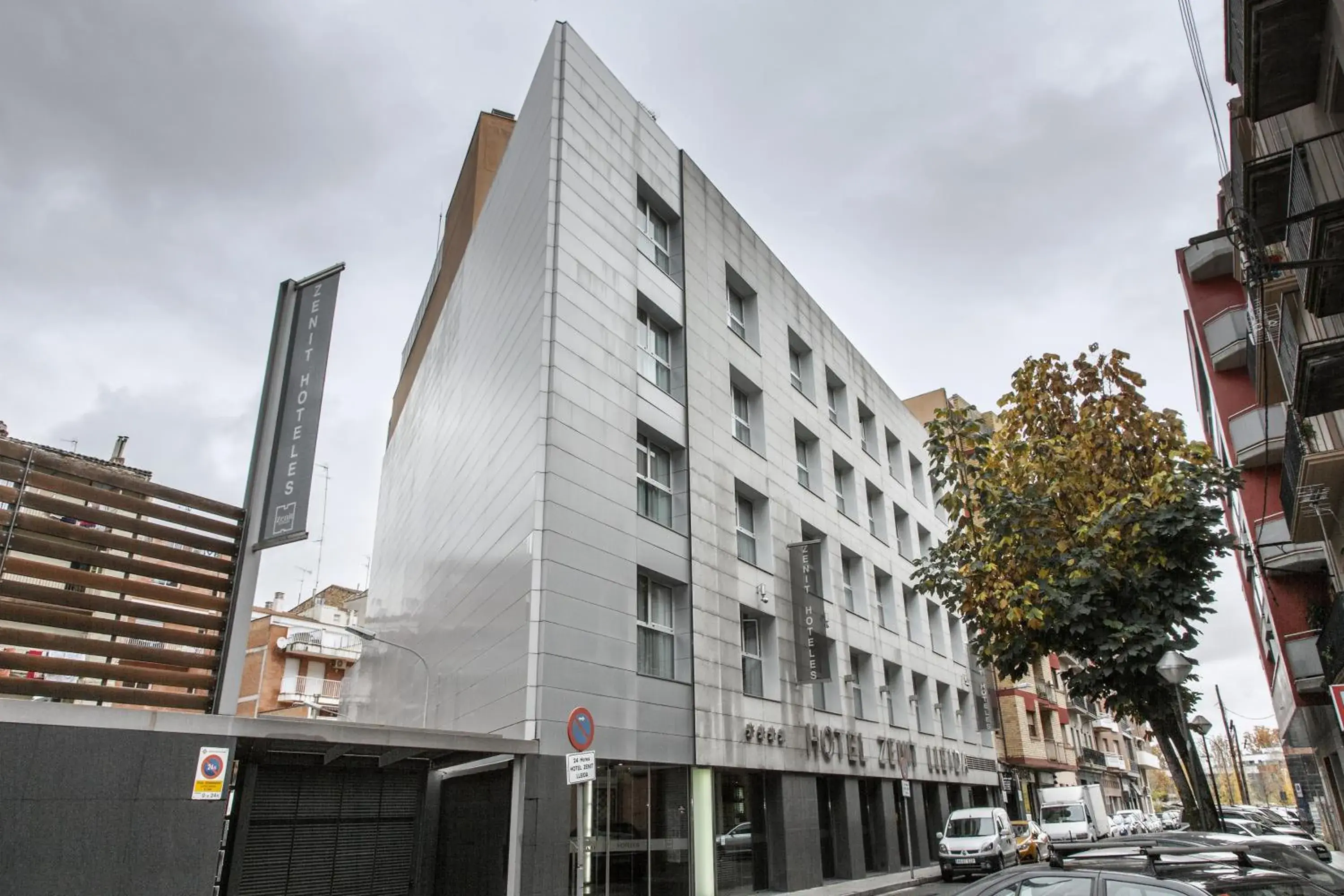 Facade/entrance, Property Building in Zenit Lleida
