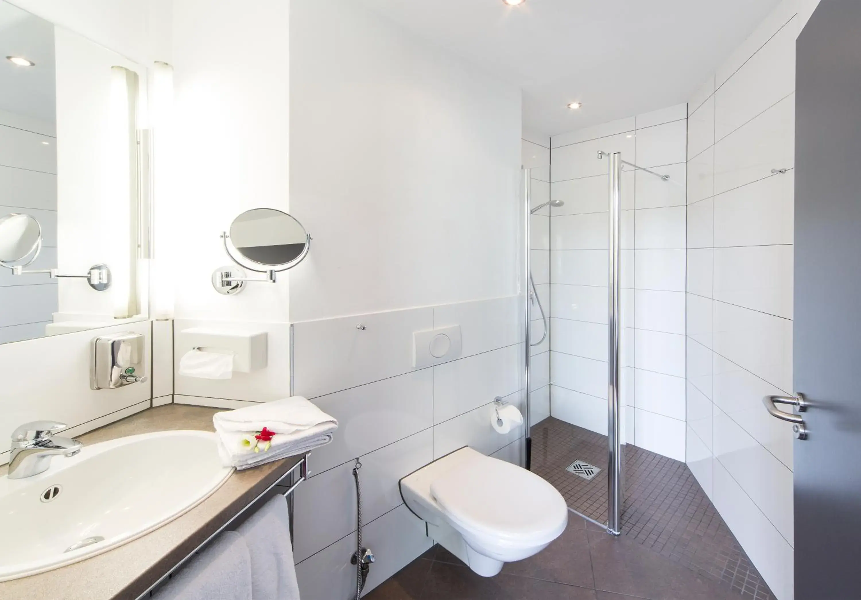 Shower, Bathroom in City Aparthotel München - KOOS Hotel und Apartments