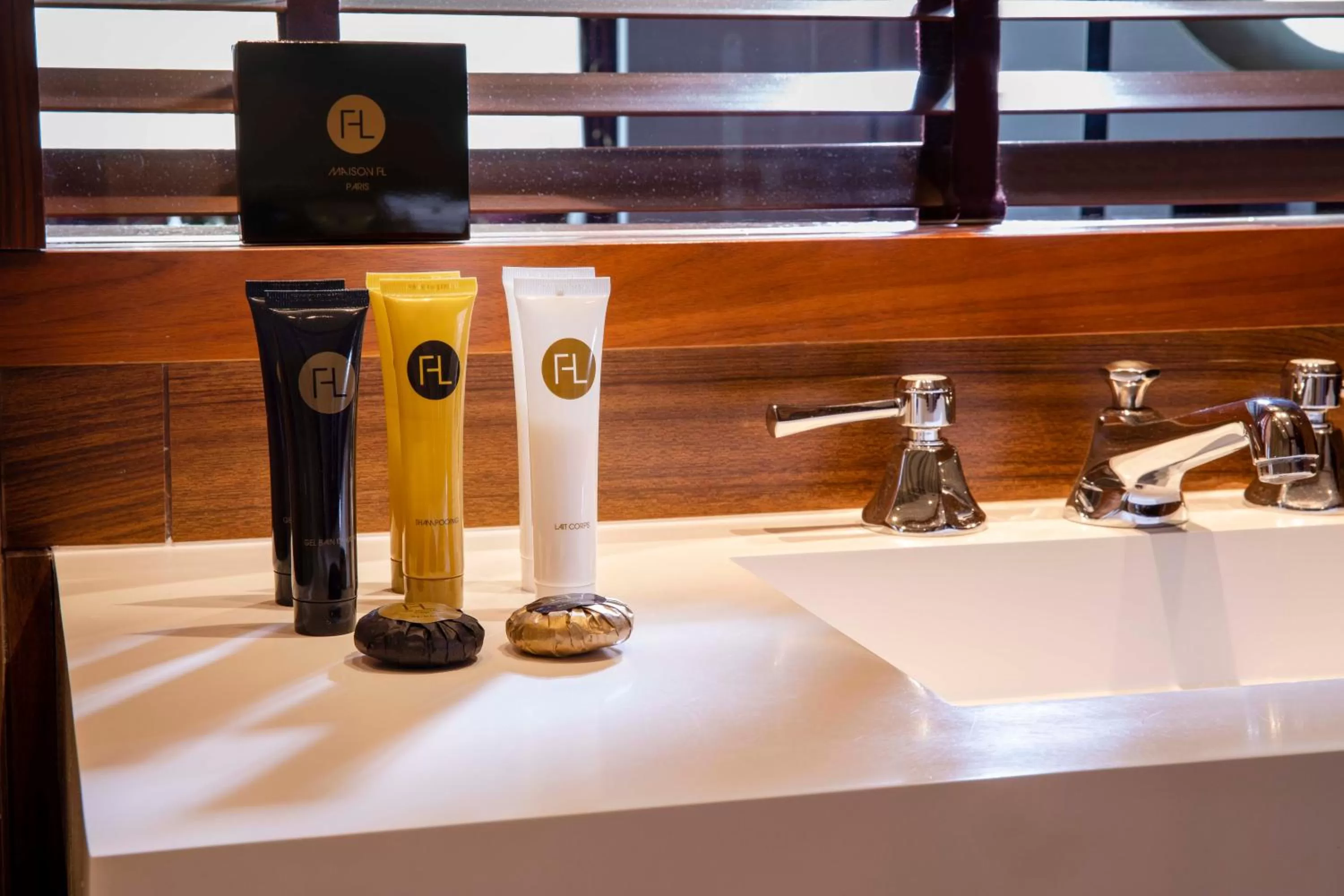 Bathroom in Hotel Maison FL