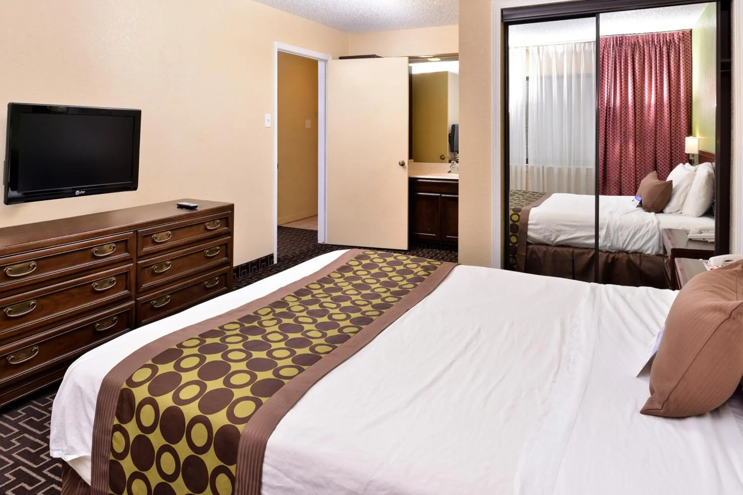 Bedroom, Bed in Americas Best Value Inn & Suites Extended Stay - Tulsa