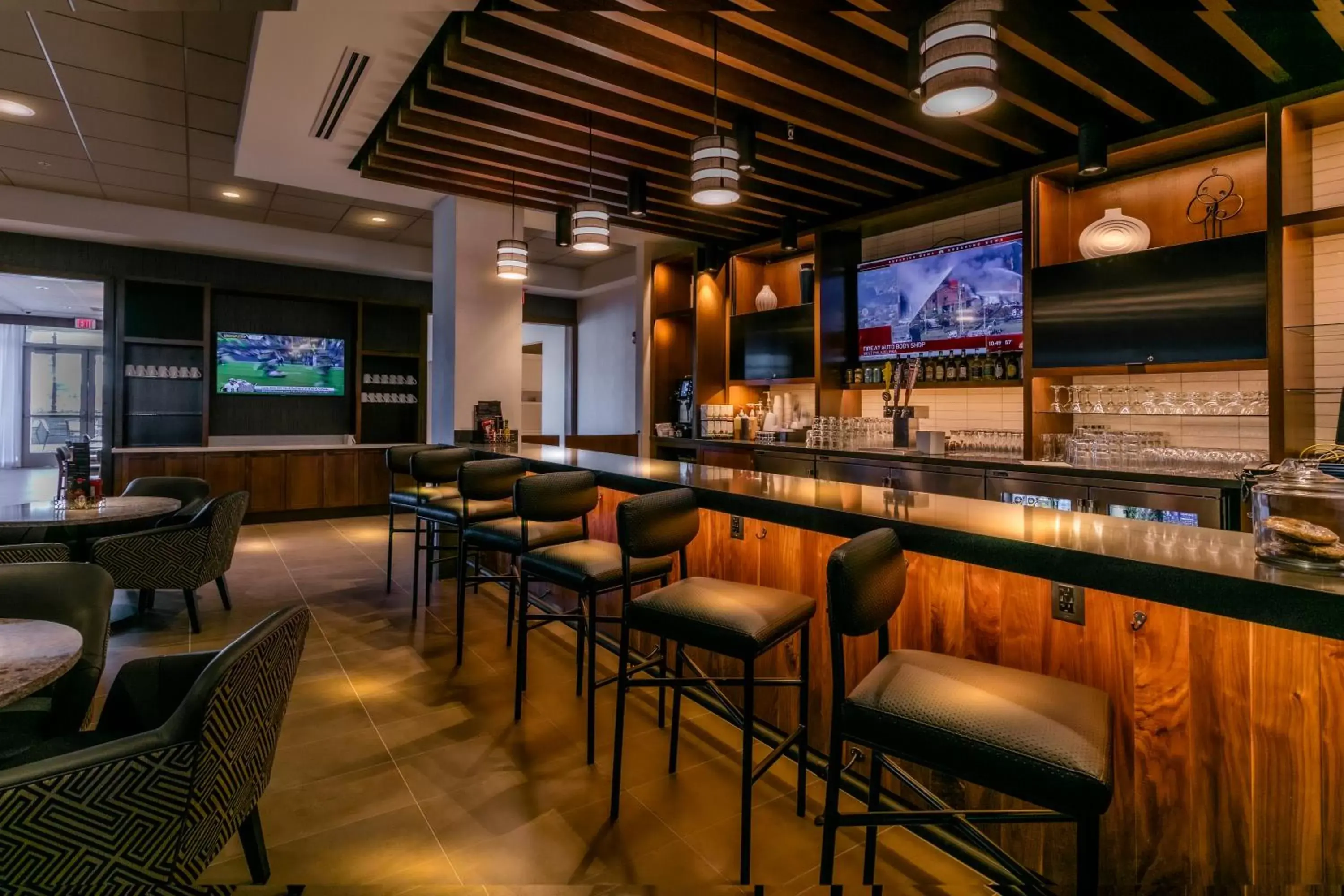 Restaurant/places to eat, Lounge/Bar in Hyatt Place Wilmington Riverfront