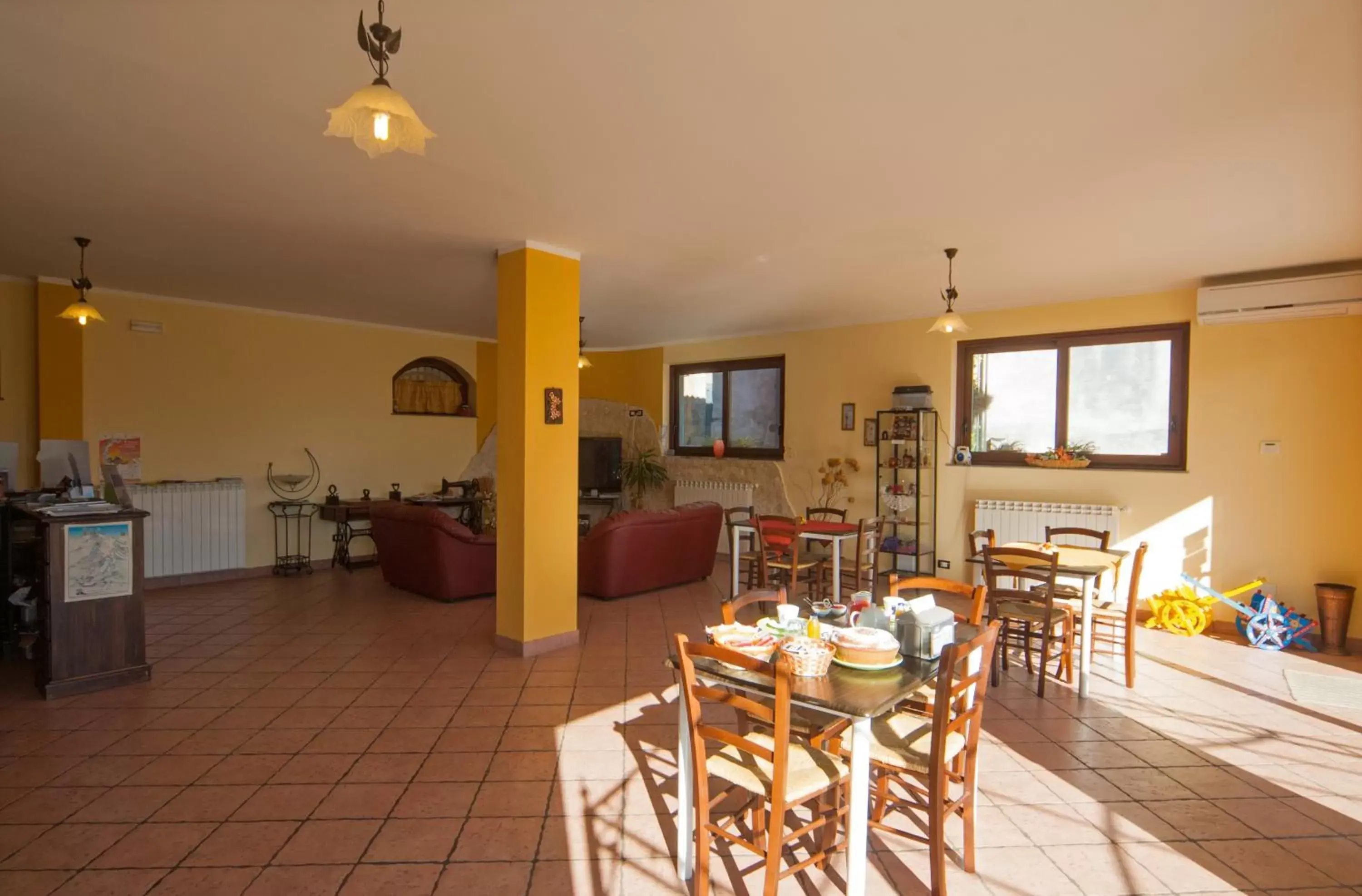 Lobby or reception, Restaurant/Places to Eat in B&B La Porta Dell'Etna - Nicolosi