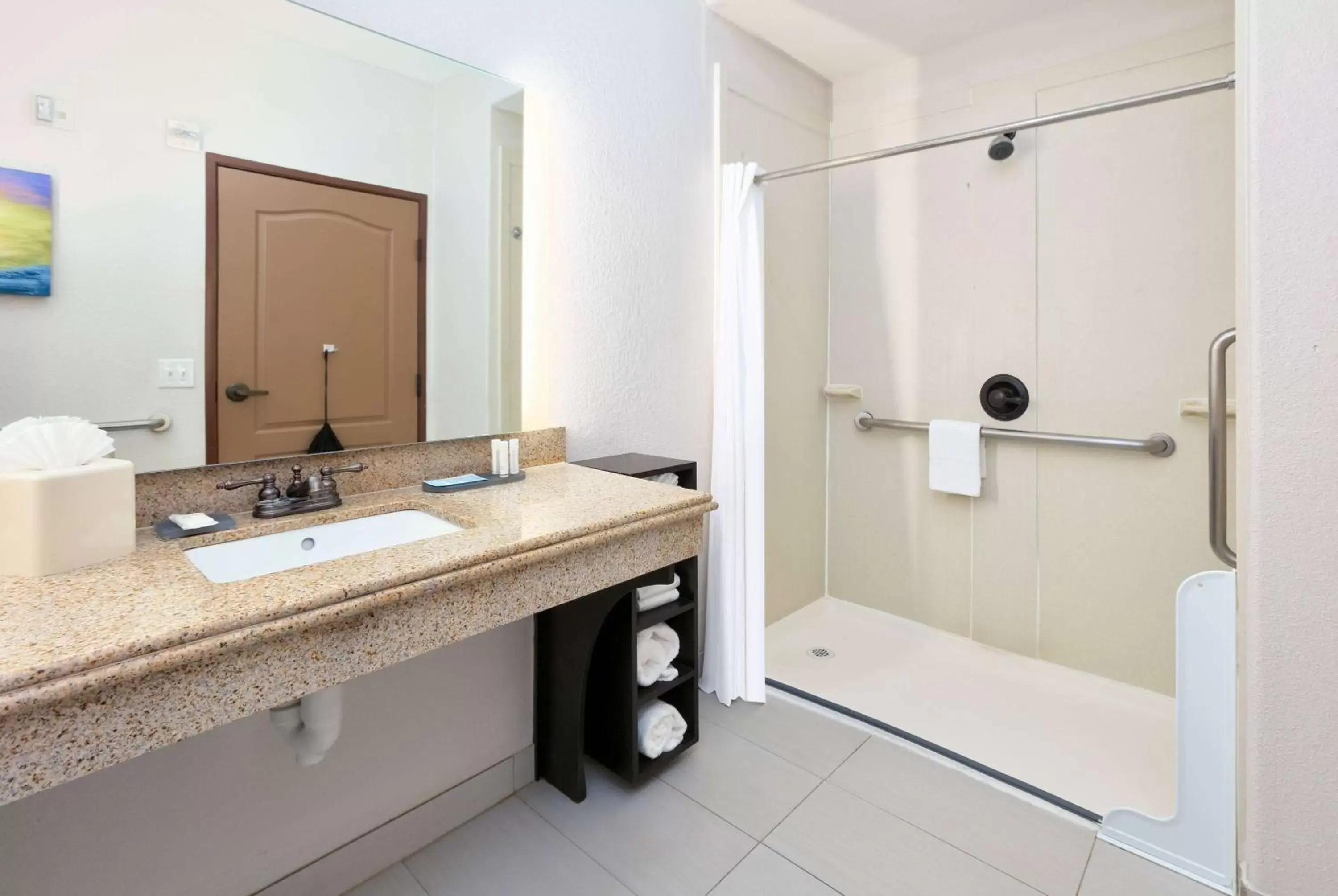 Shower, Bathroom in La Quinta by Wyndham Dallas Grand Prairie South