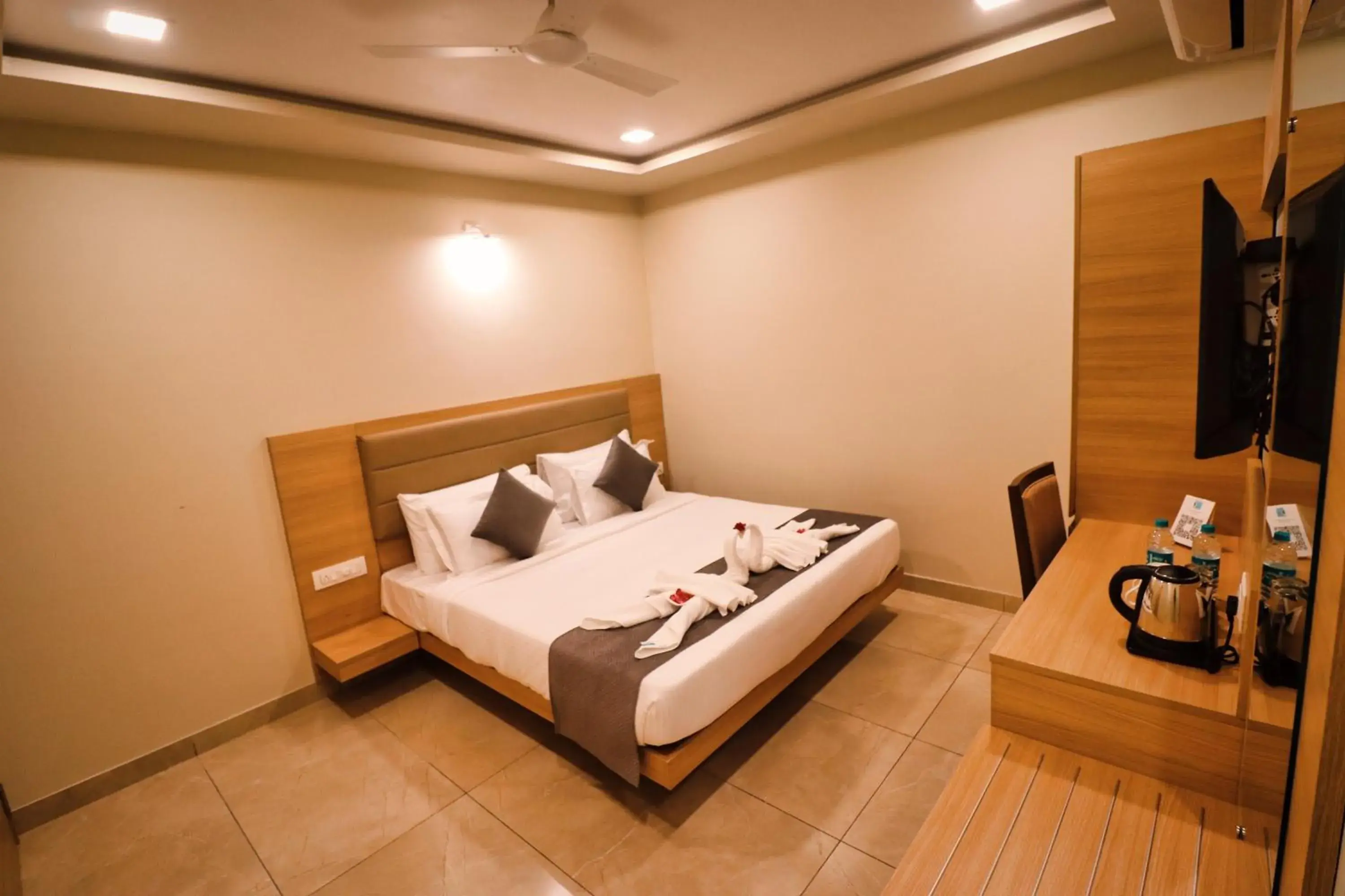 Photo of the whole room, Bed in Clarks Inn Express Udaipur