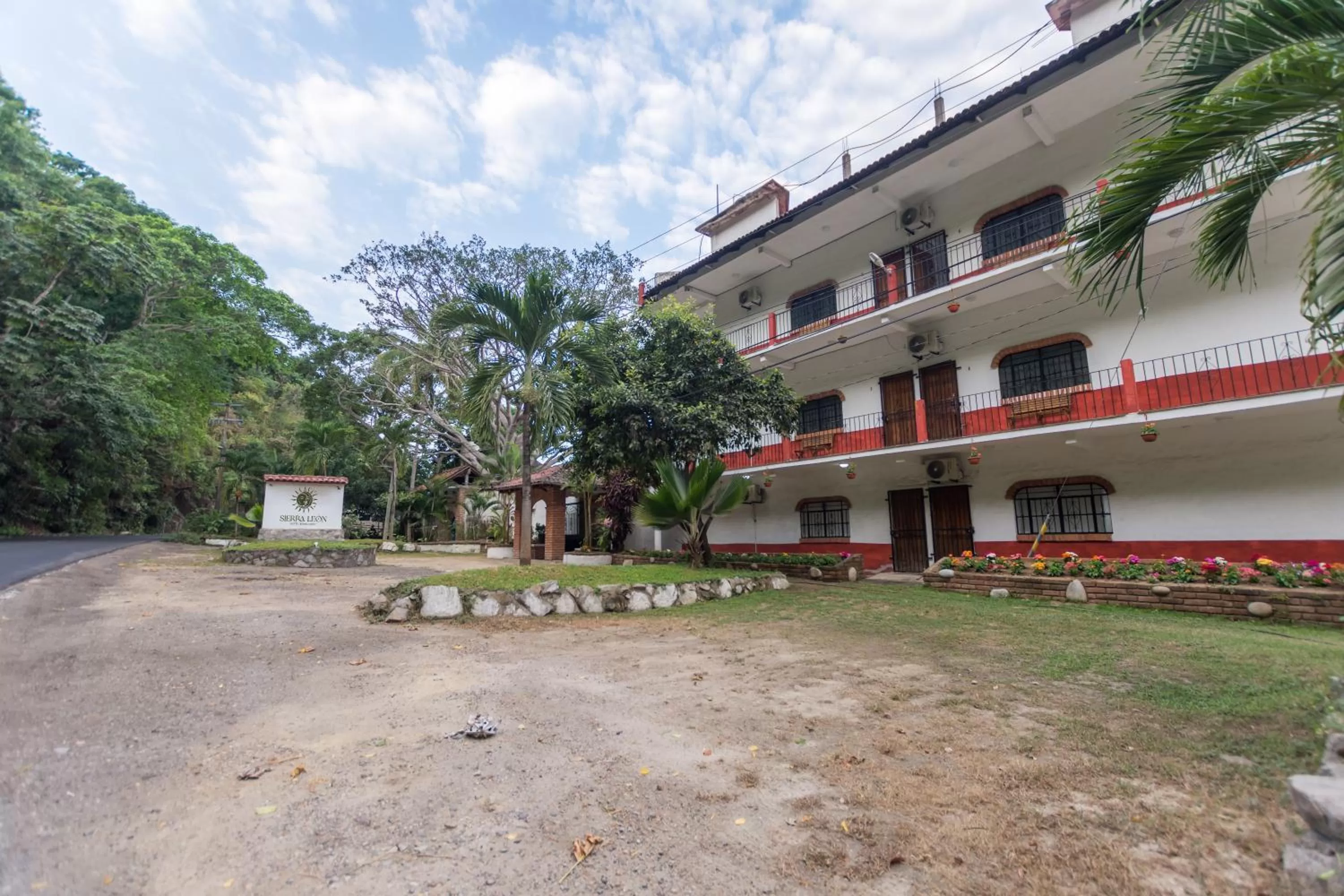 Property Building in Traditional Sierra Leon Oceanfront Rooms - Adults Only