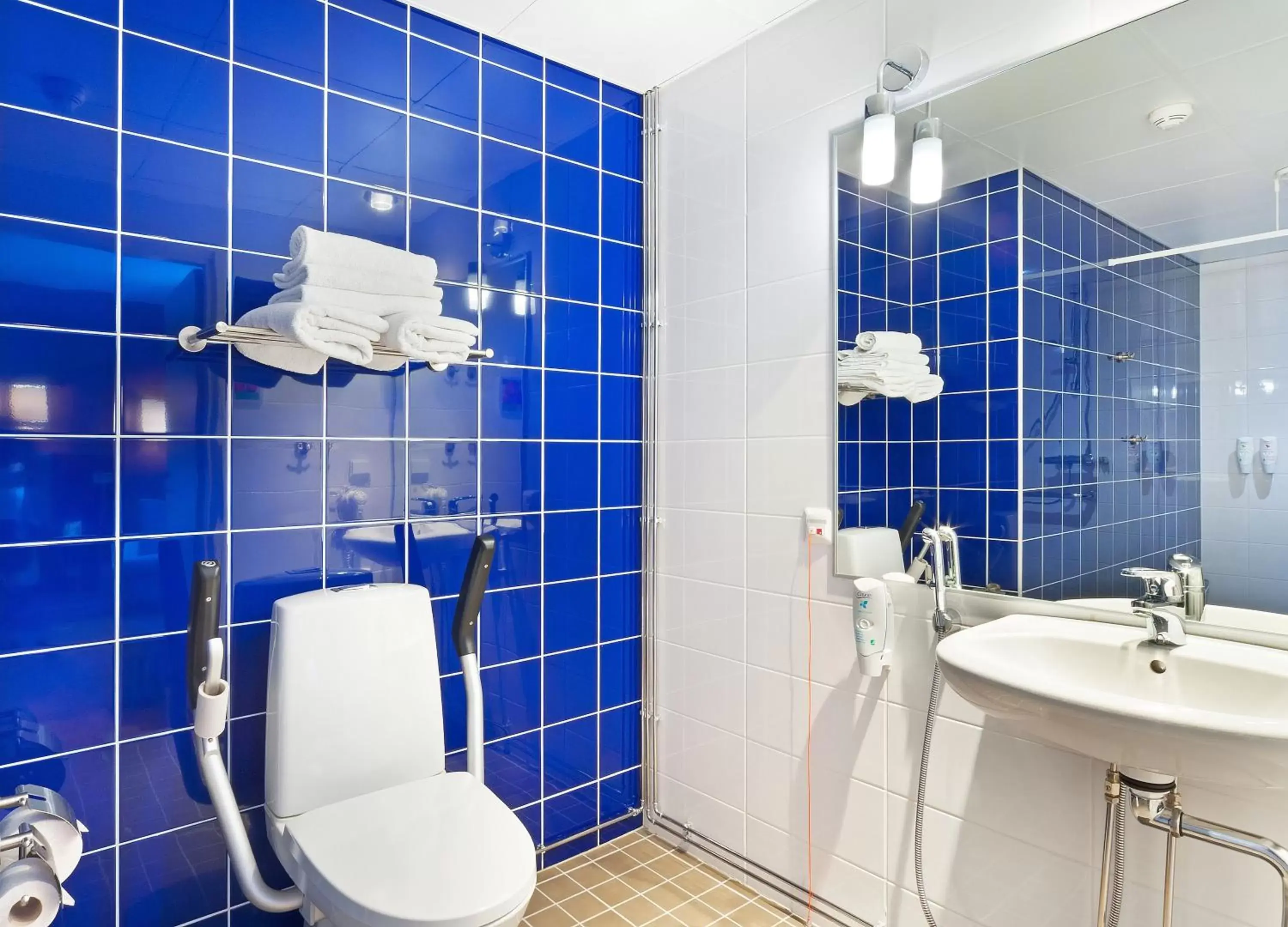 Photo of the whole room, Bathroom in Holiday Inn Tampere - Central Station, an IHG Hotel