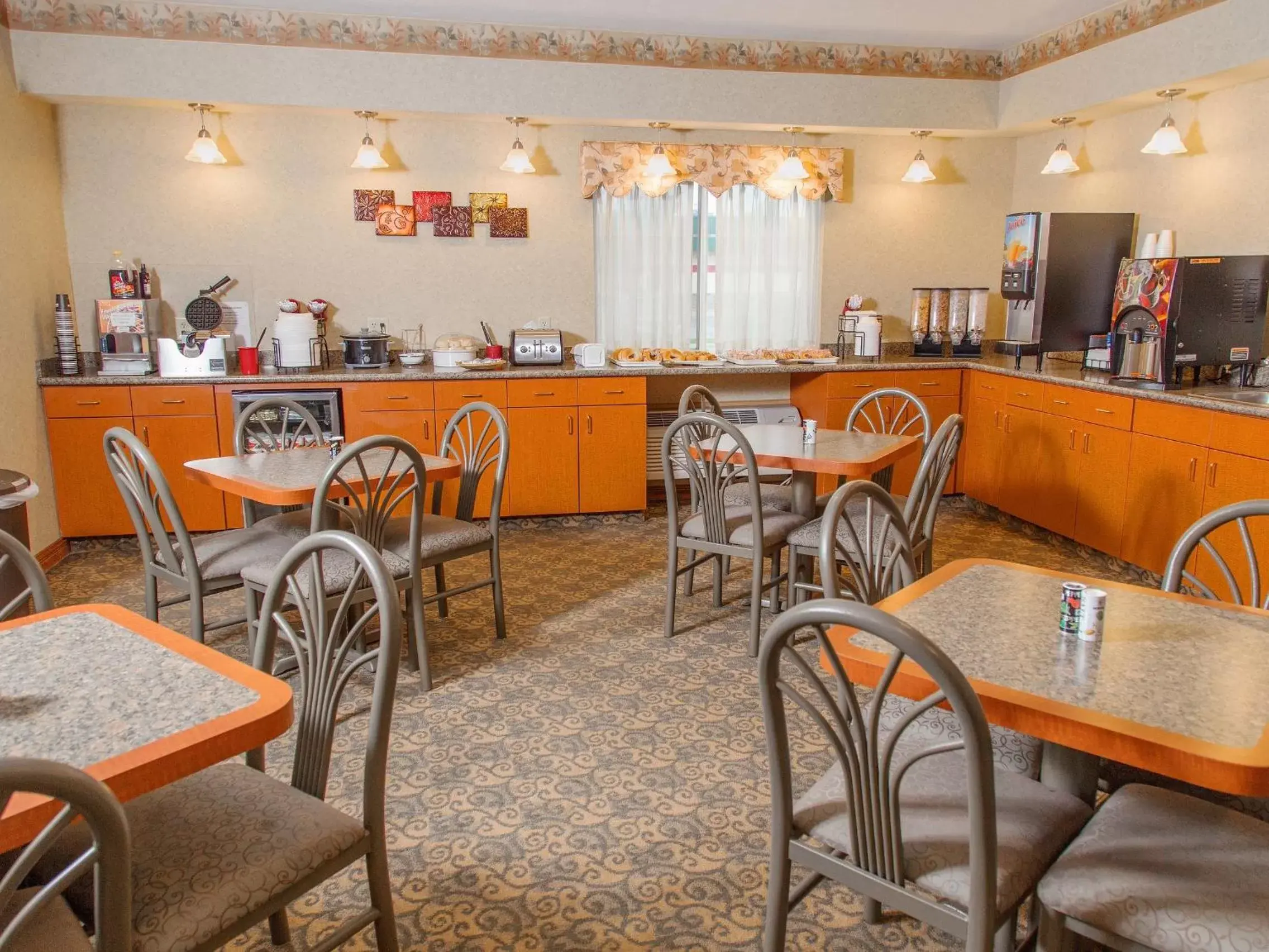 Breakfast, Restaurant/Places to Eat in Countryside Suites Lincoln I-80