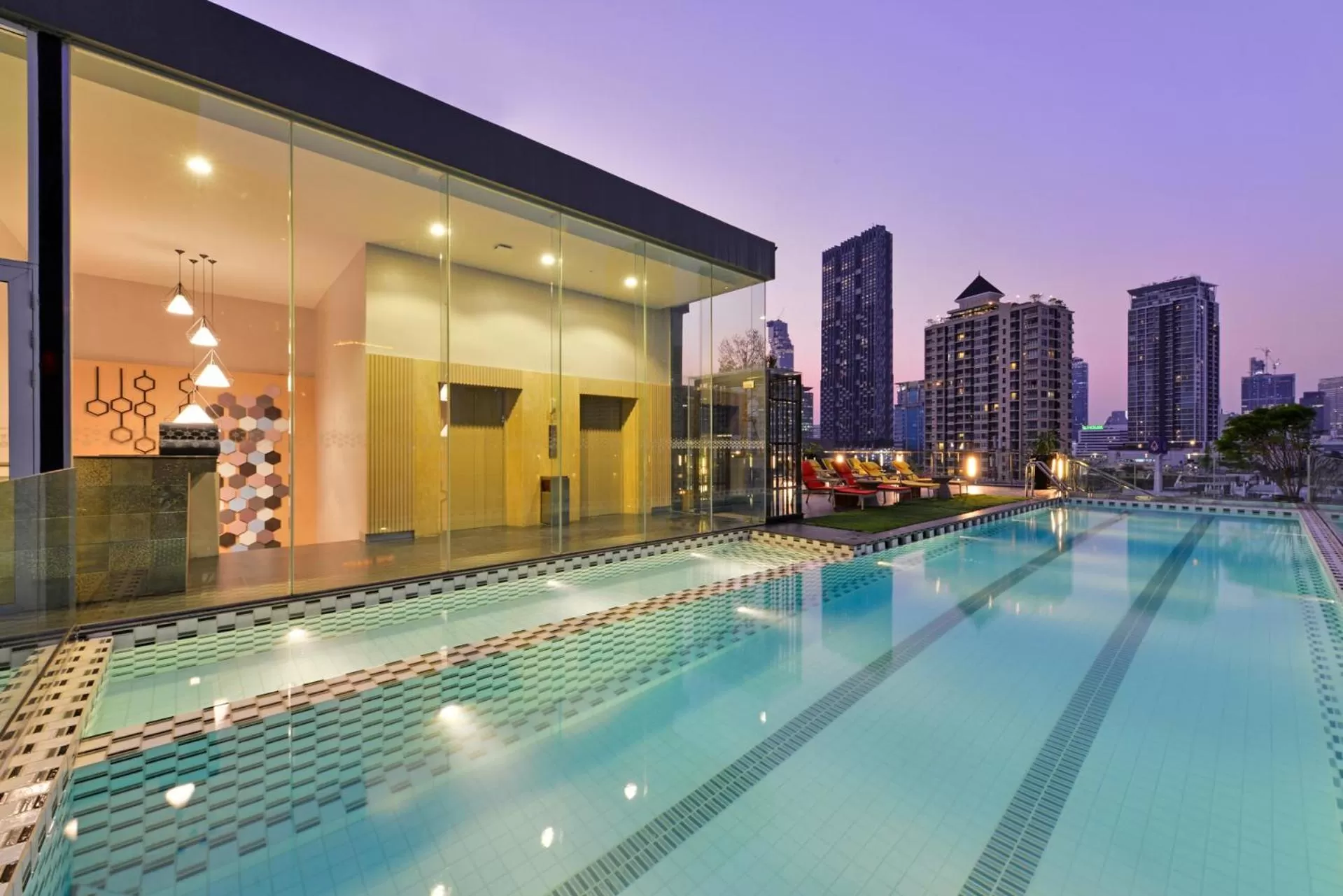 Swimming pool in Le D'Tel Bangkok