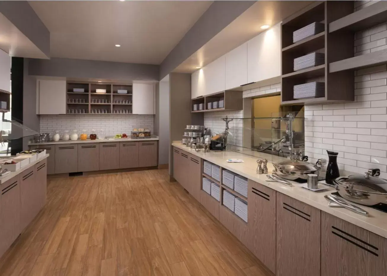 Breakfast in Hyatt House San Jose Airport Breakfast in Hyatt House San Jose Airport