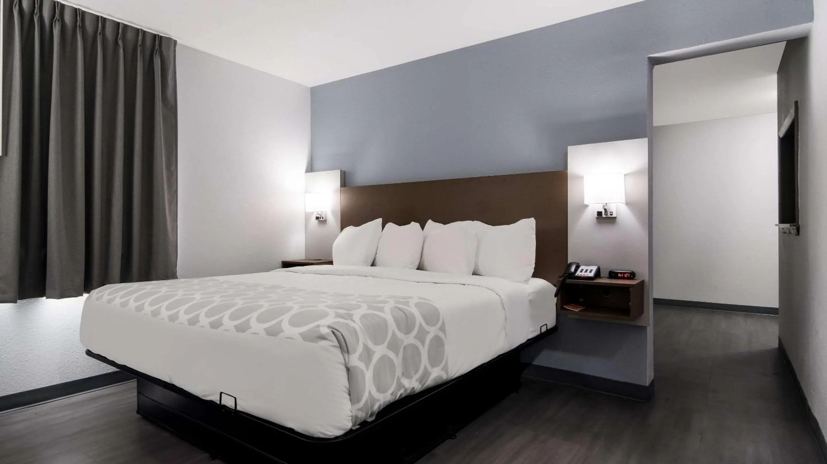 Bedroom in Suburban Studios Portage