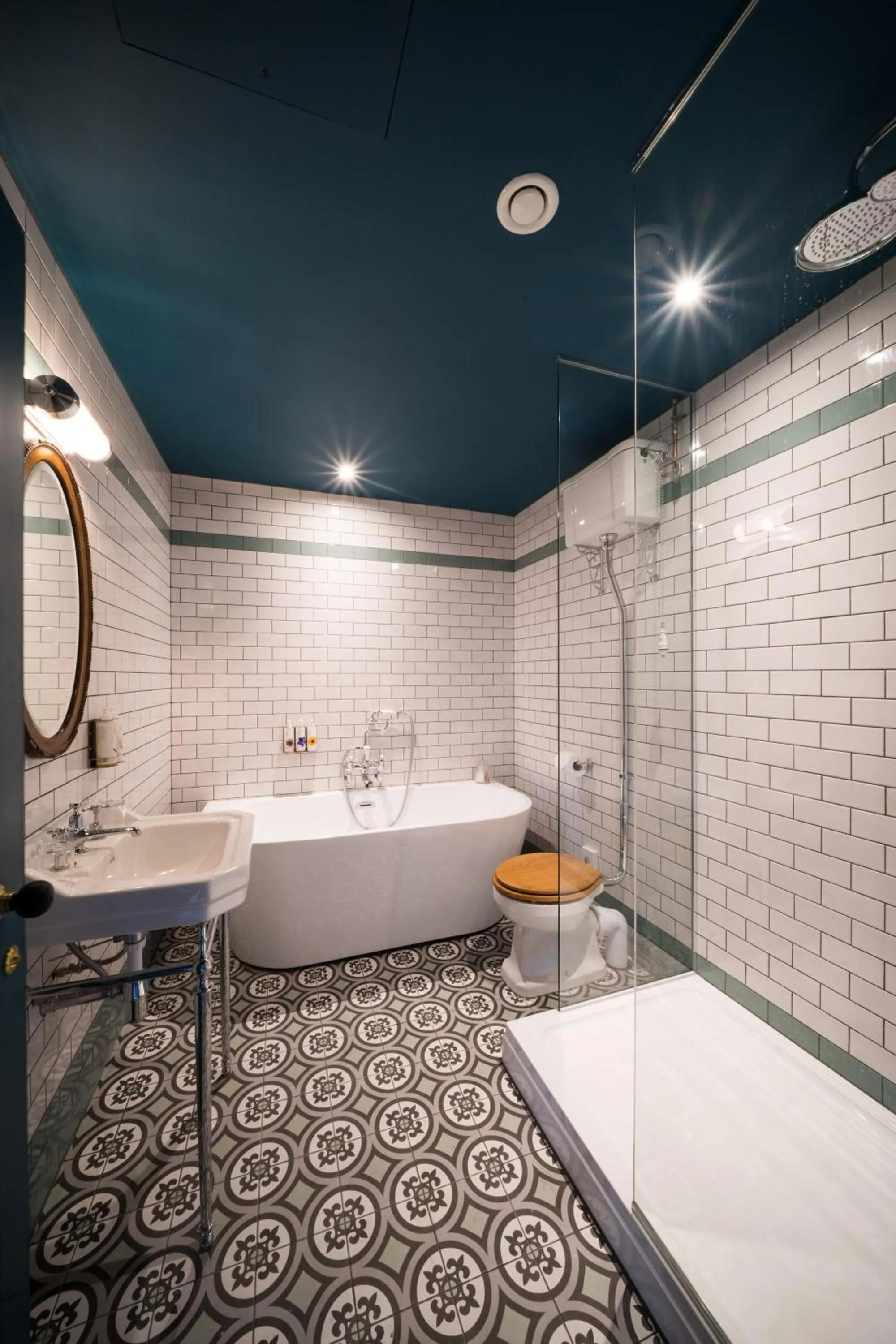 Shower in Aragon House