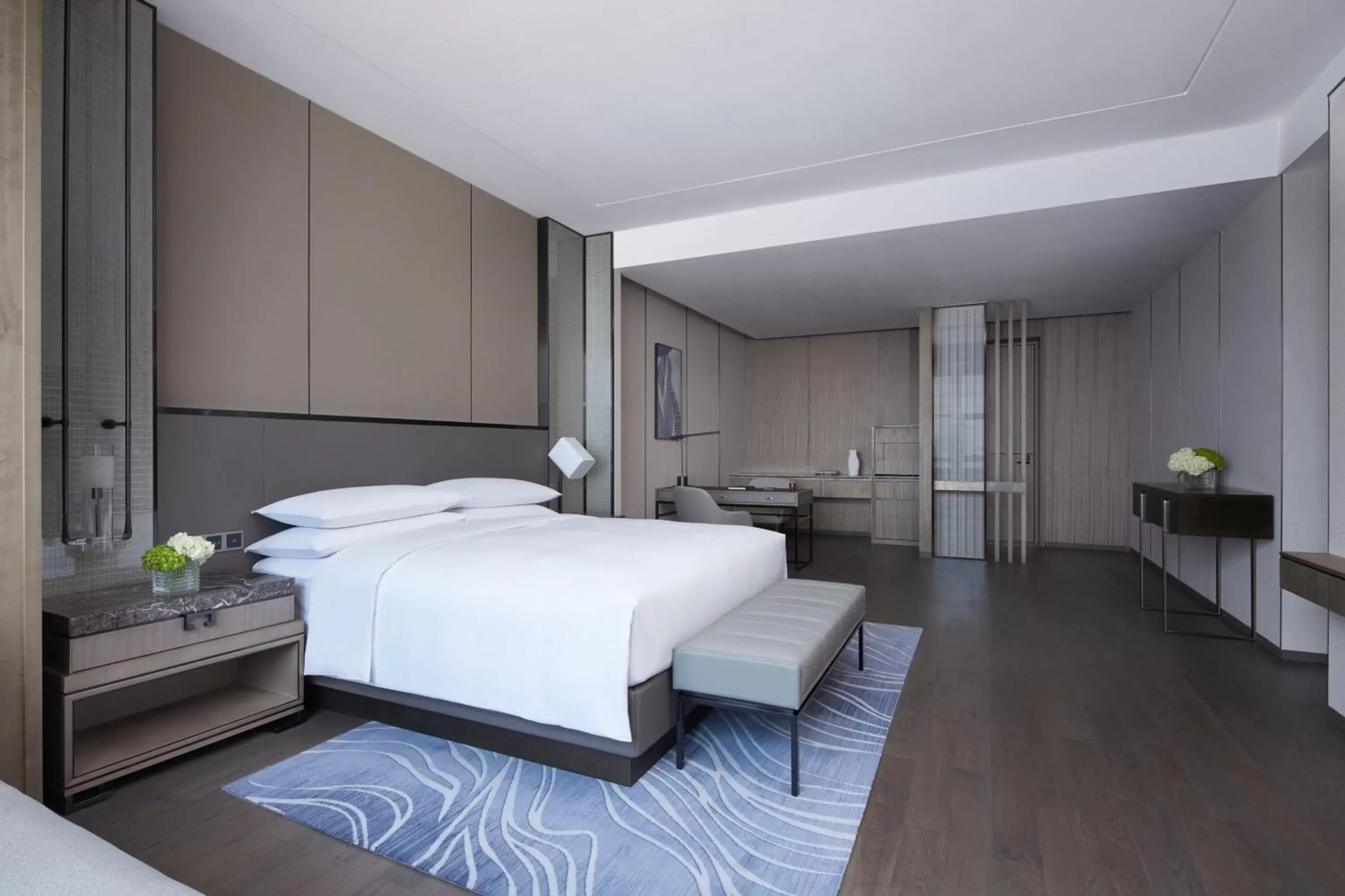 Bathroom, Bed in Foshan Marriott Hotel
