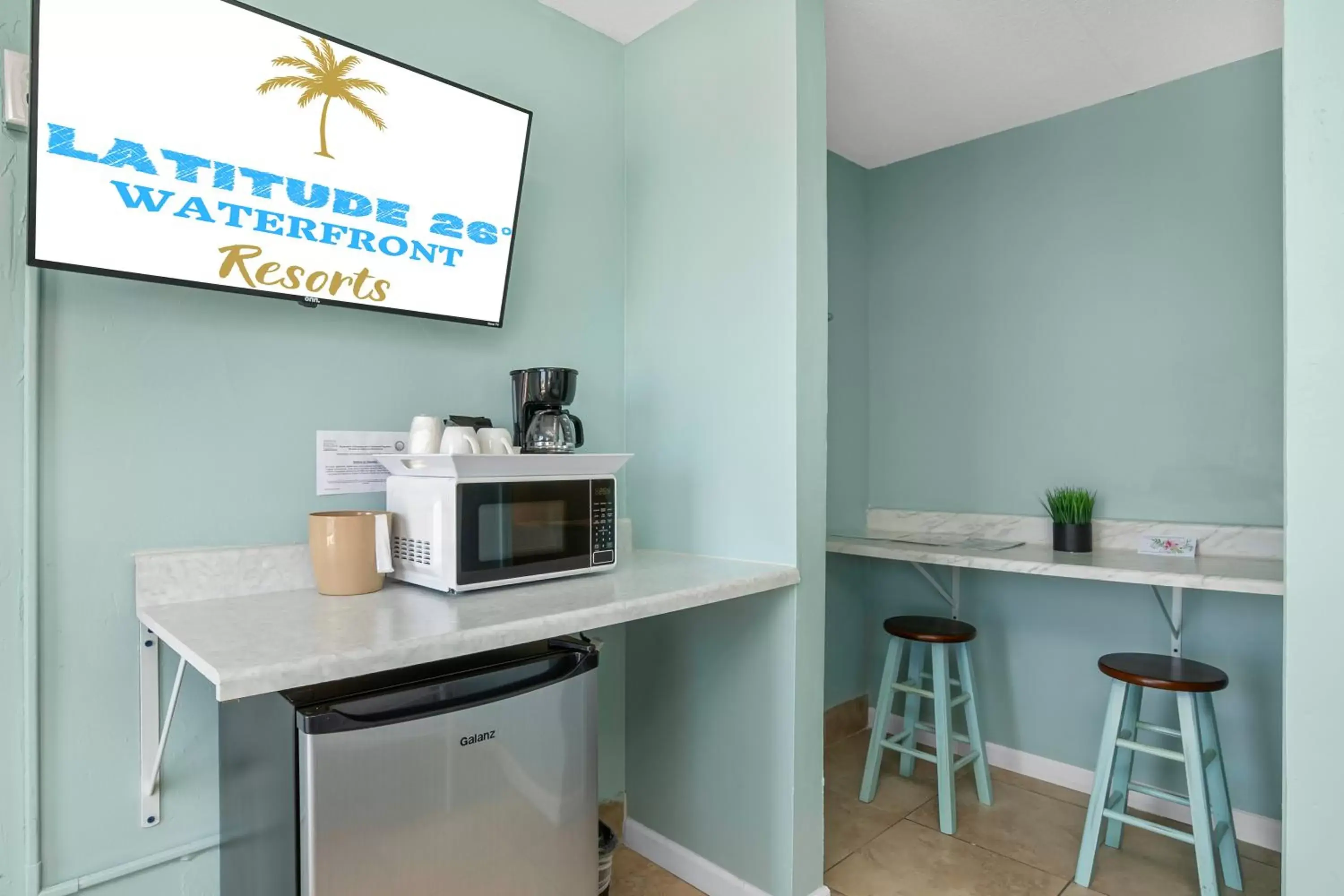 Kitchen or kitchenette, Kitchen/Kitchenette in Latitude 26 Waterfront Boutique Resort - Fort Myers Beach
