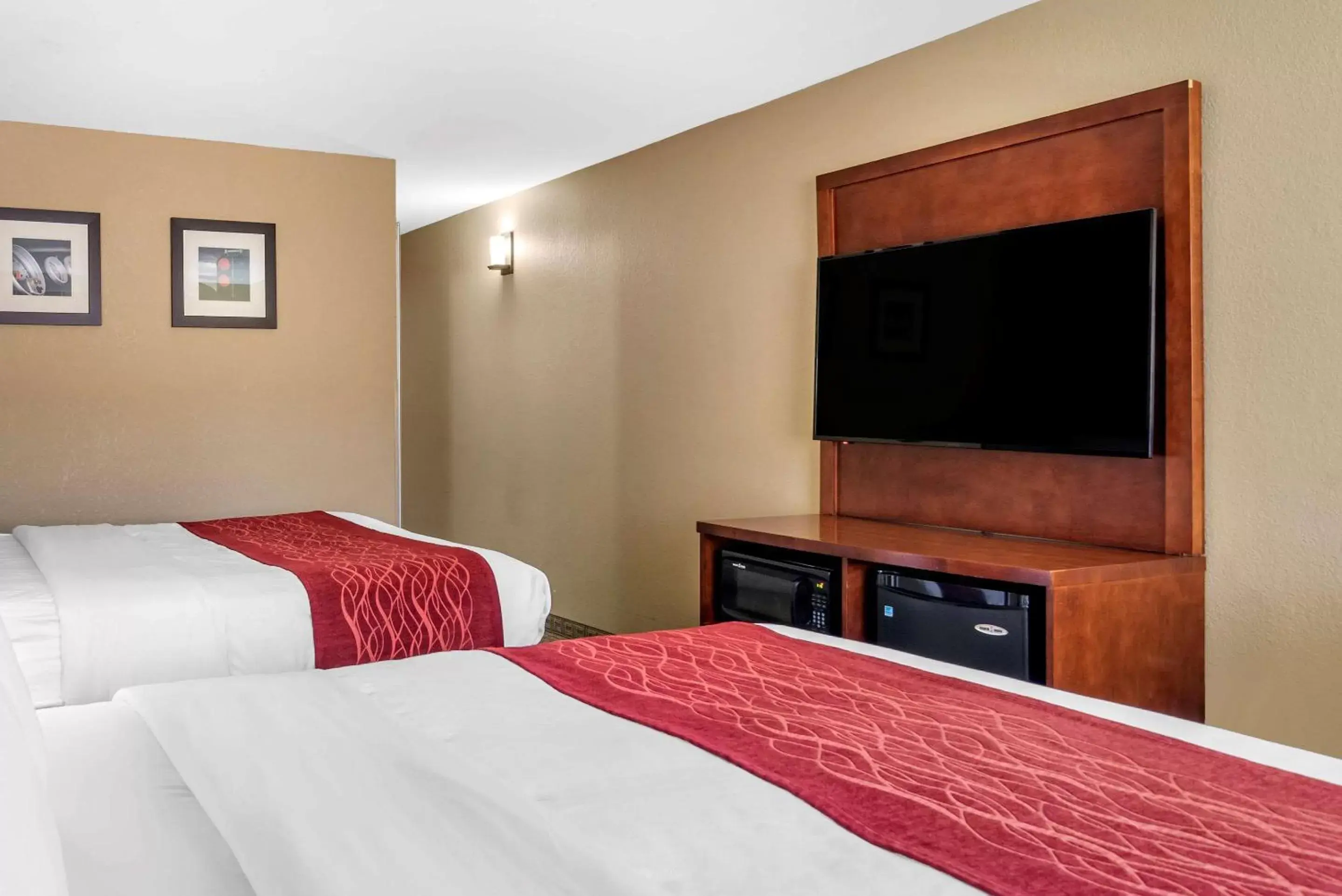 Photo of the whole room, Bed in Comfort Inn & Suites Leeds I-20