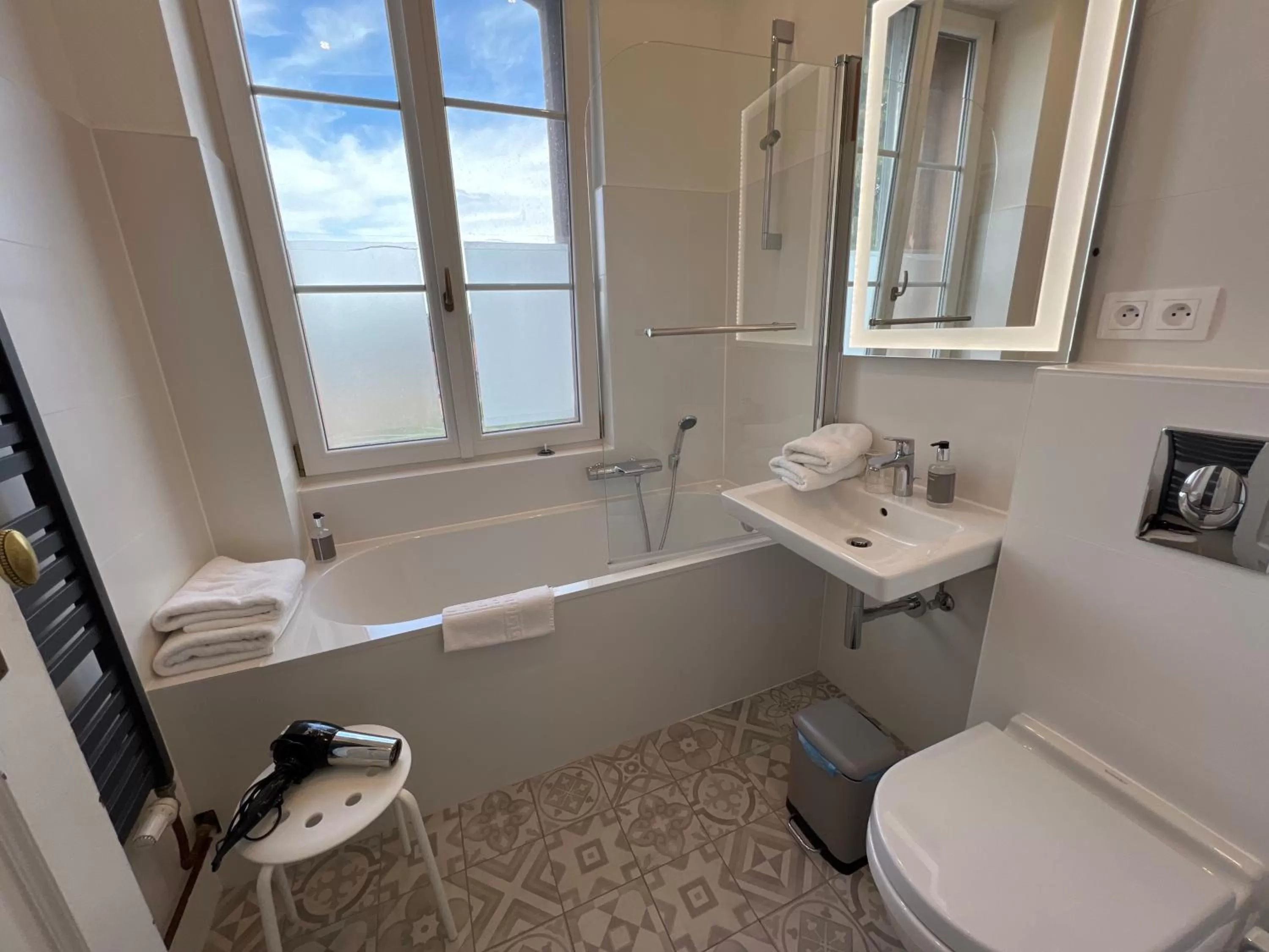 Bathroom in Hôtel Le Manoir
