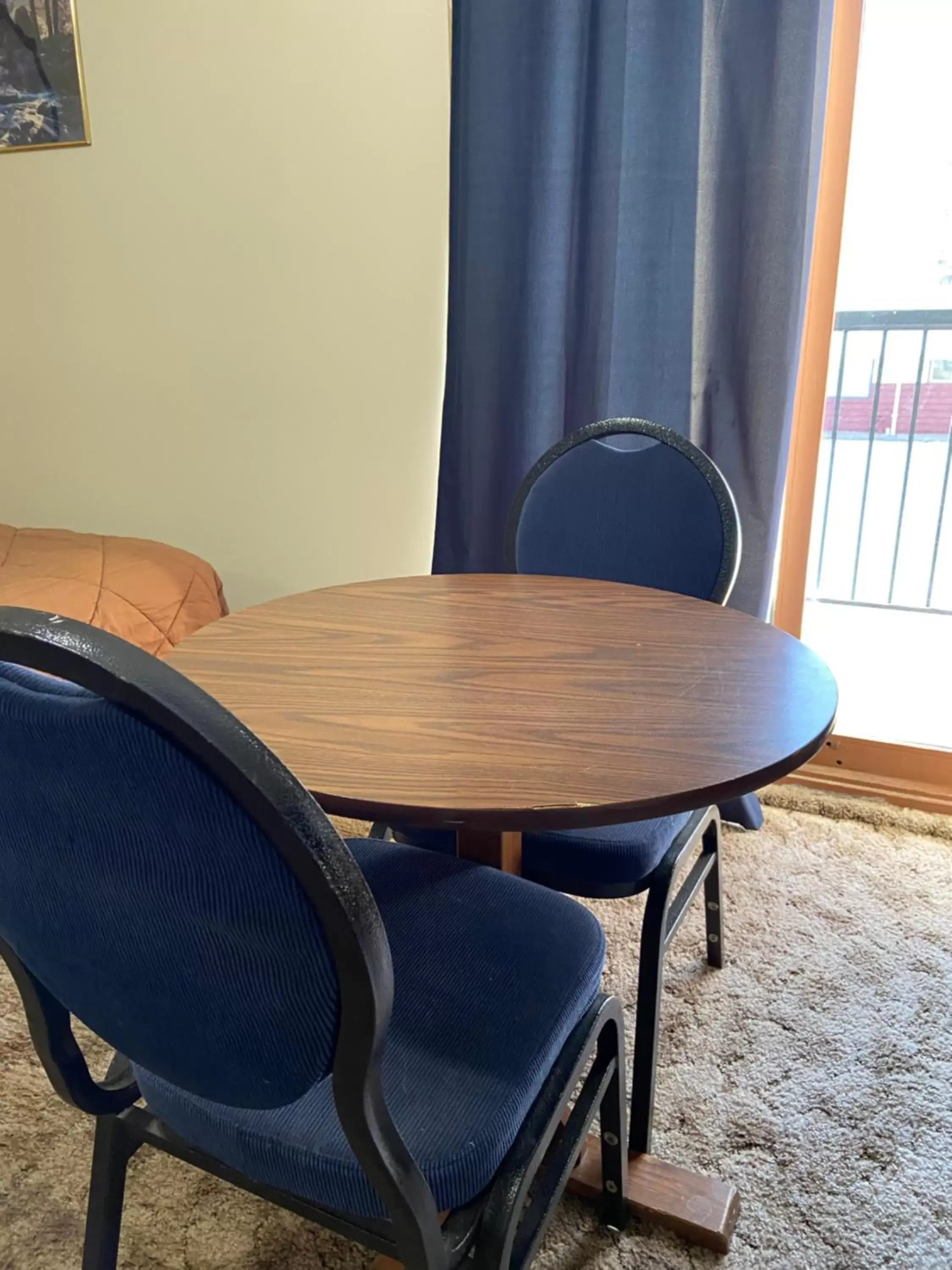 Dining Area in Mountain View Motel