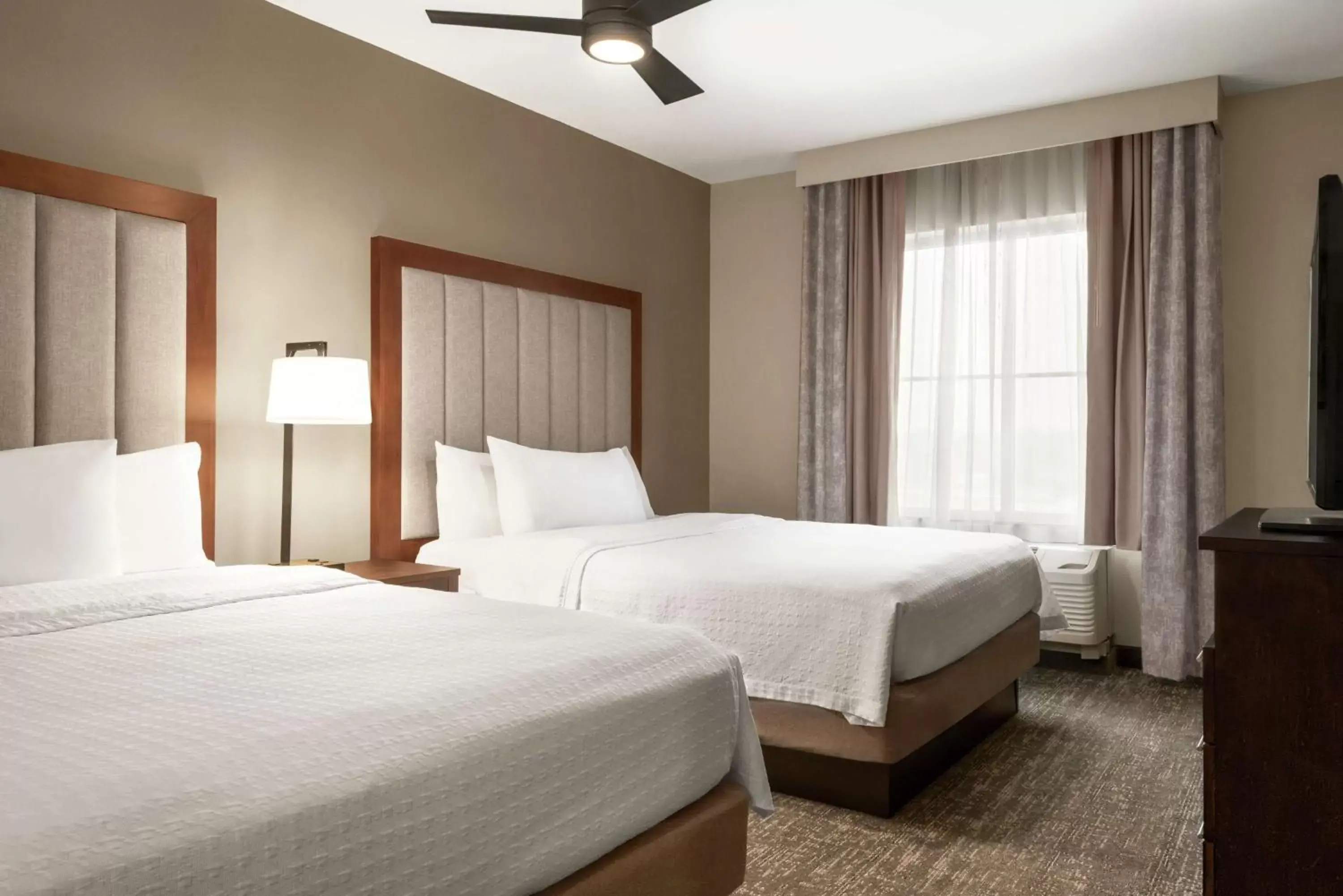 Bedroom, Bed in Homewood Suites Fort Wayne