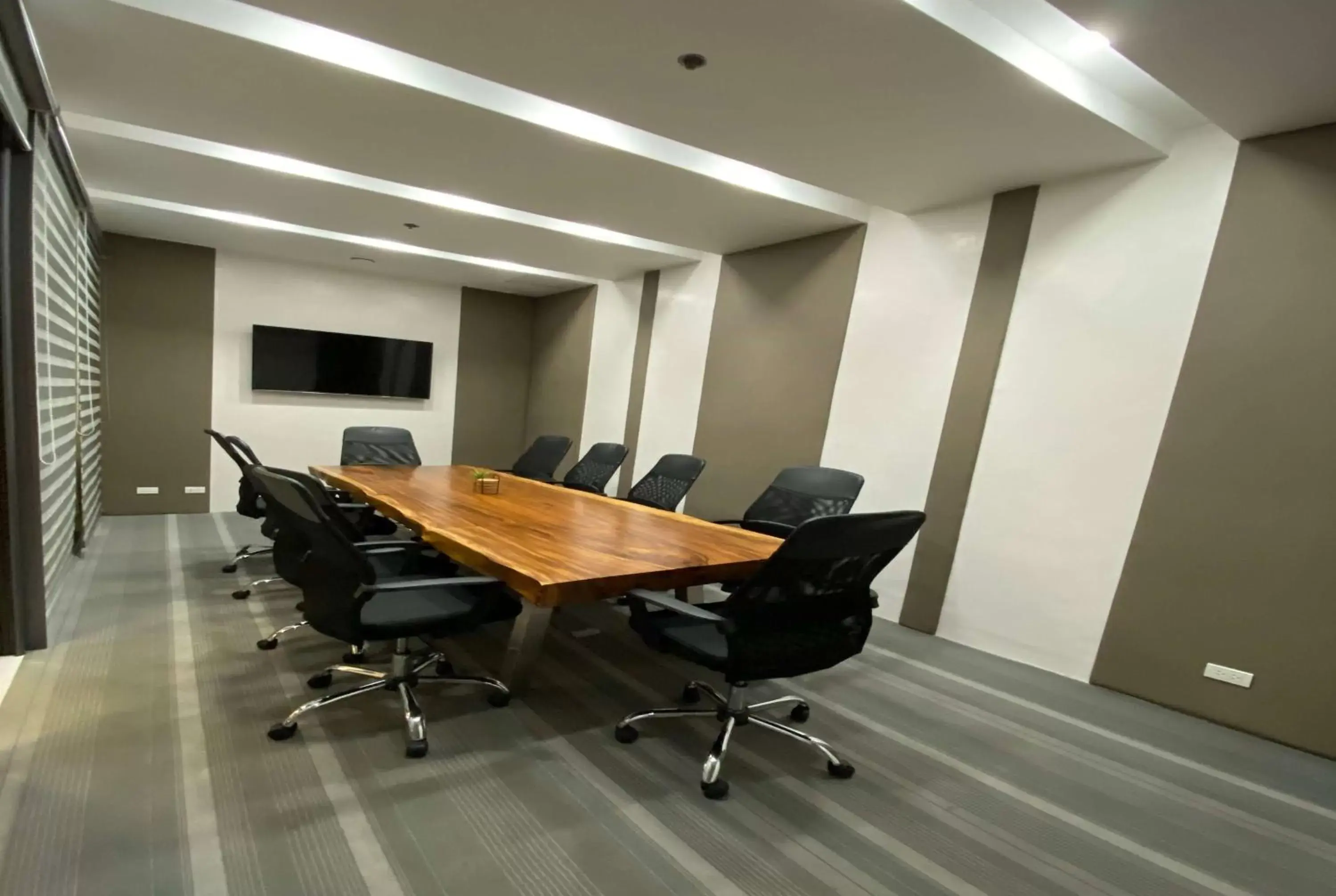 Meeting/conference room in Days Hotel by Wyndham Iloilo