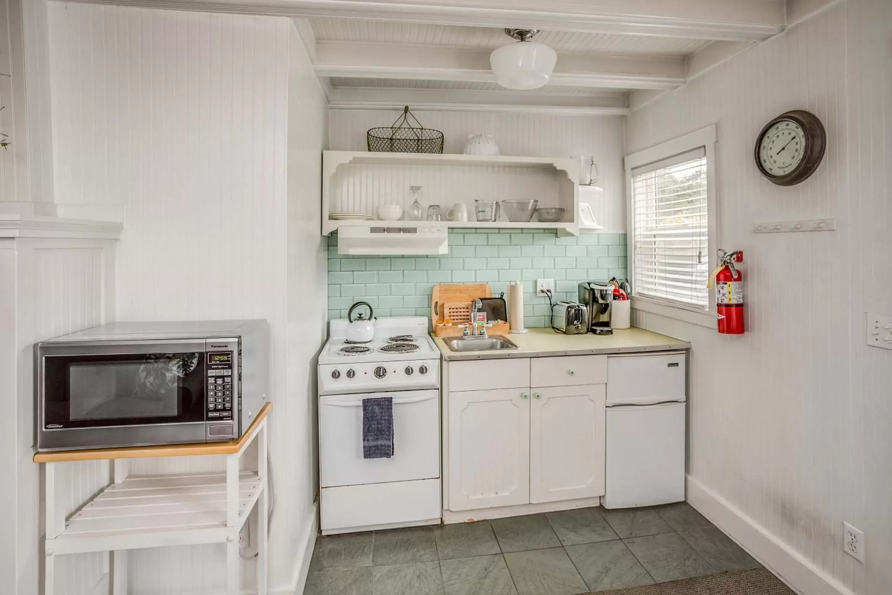 Kitchen or kitchenette, Kitchen/Kitchenette in Cannon Beach Hotel Collection