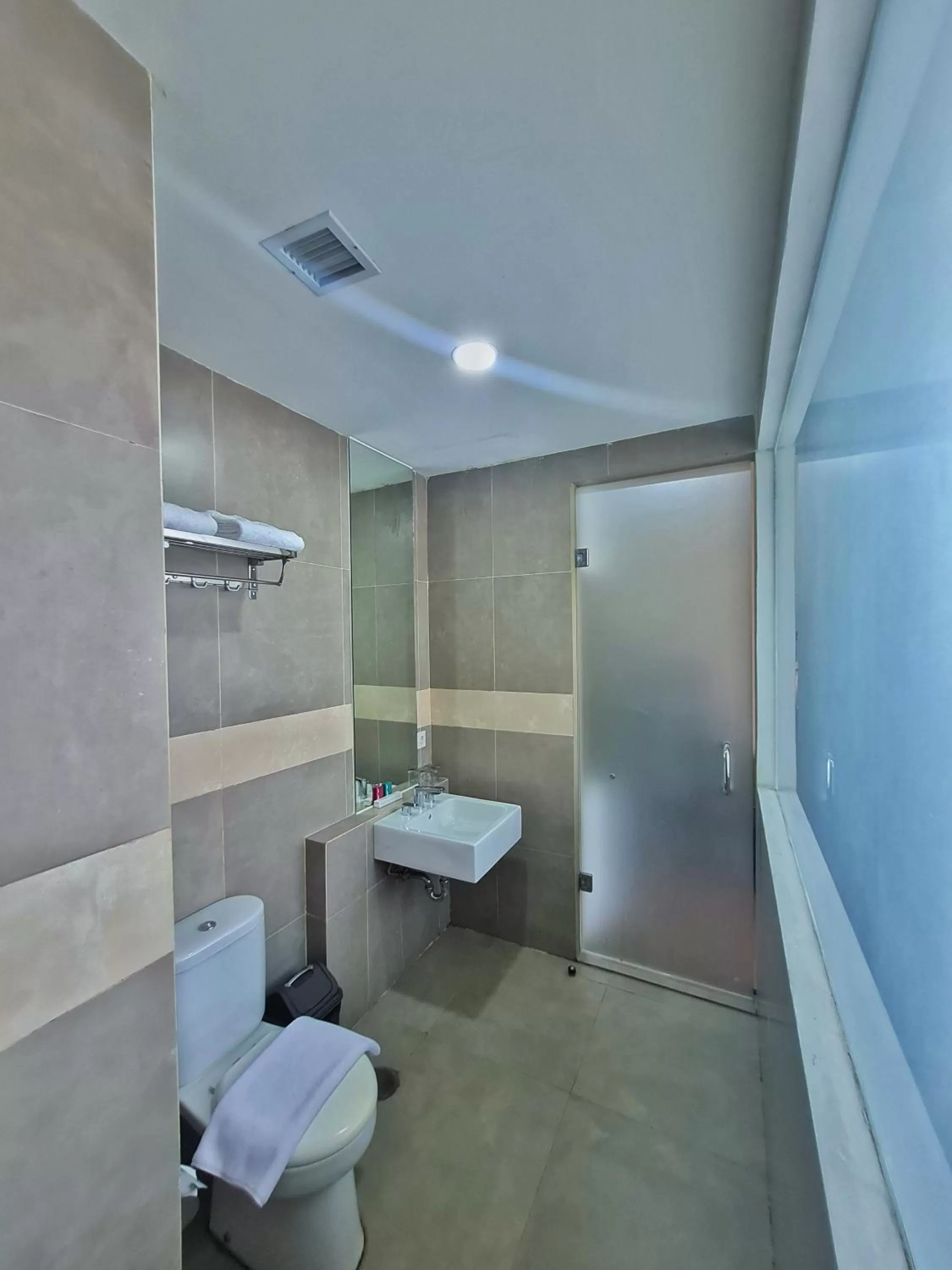 Bathroom in Terraz Tree Hotel Jakarta