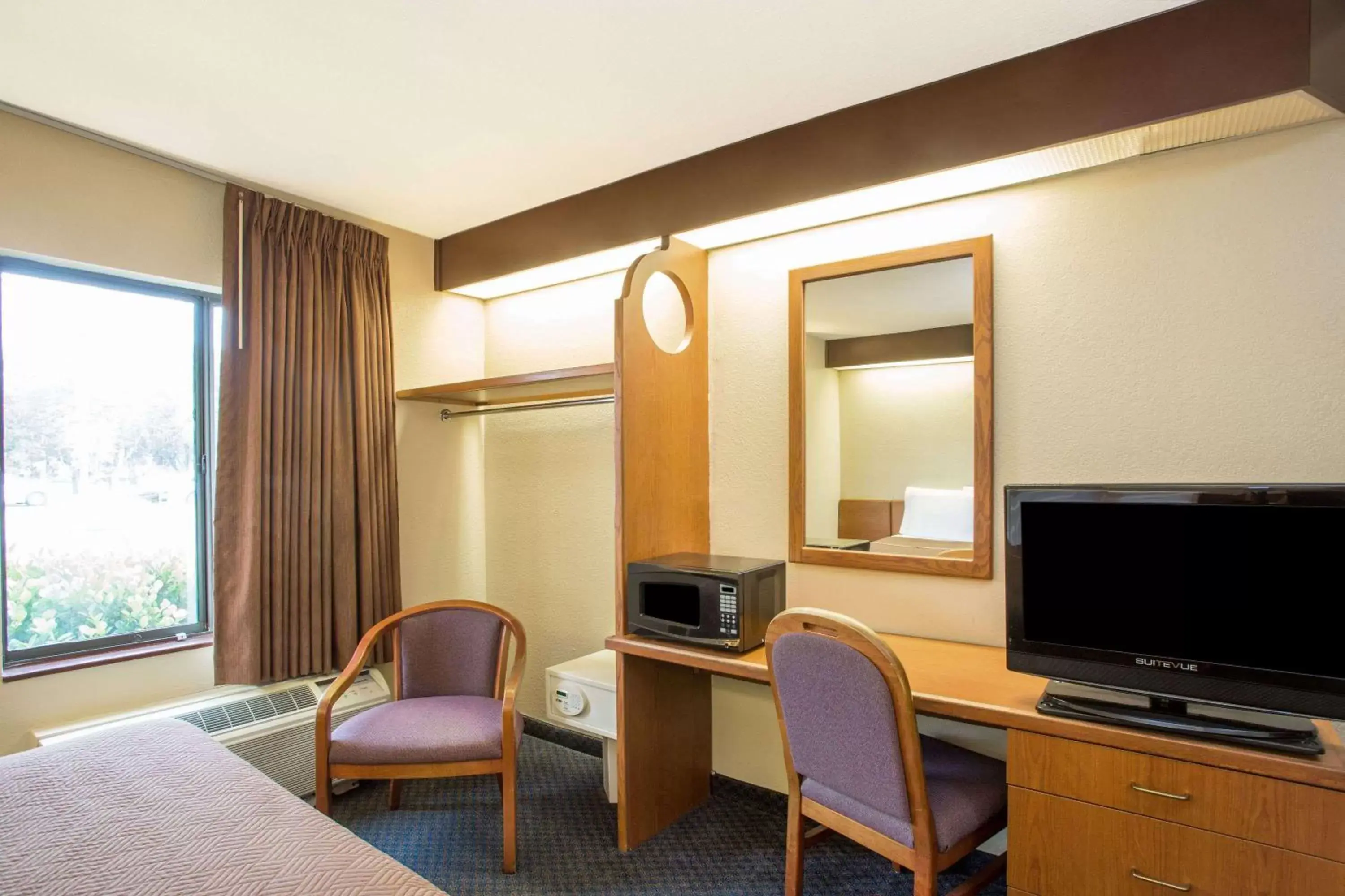 Photo of the whole room, TV/Entertainment Center in Travelodge by Wyndham Fort Myers Airport