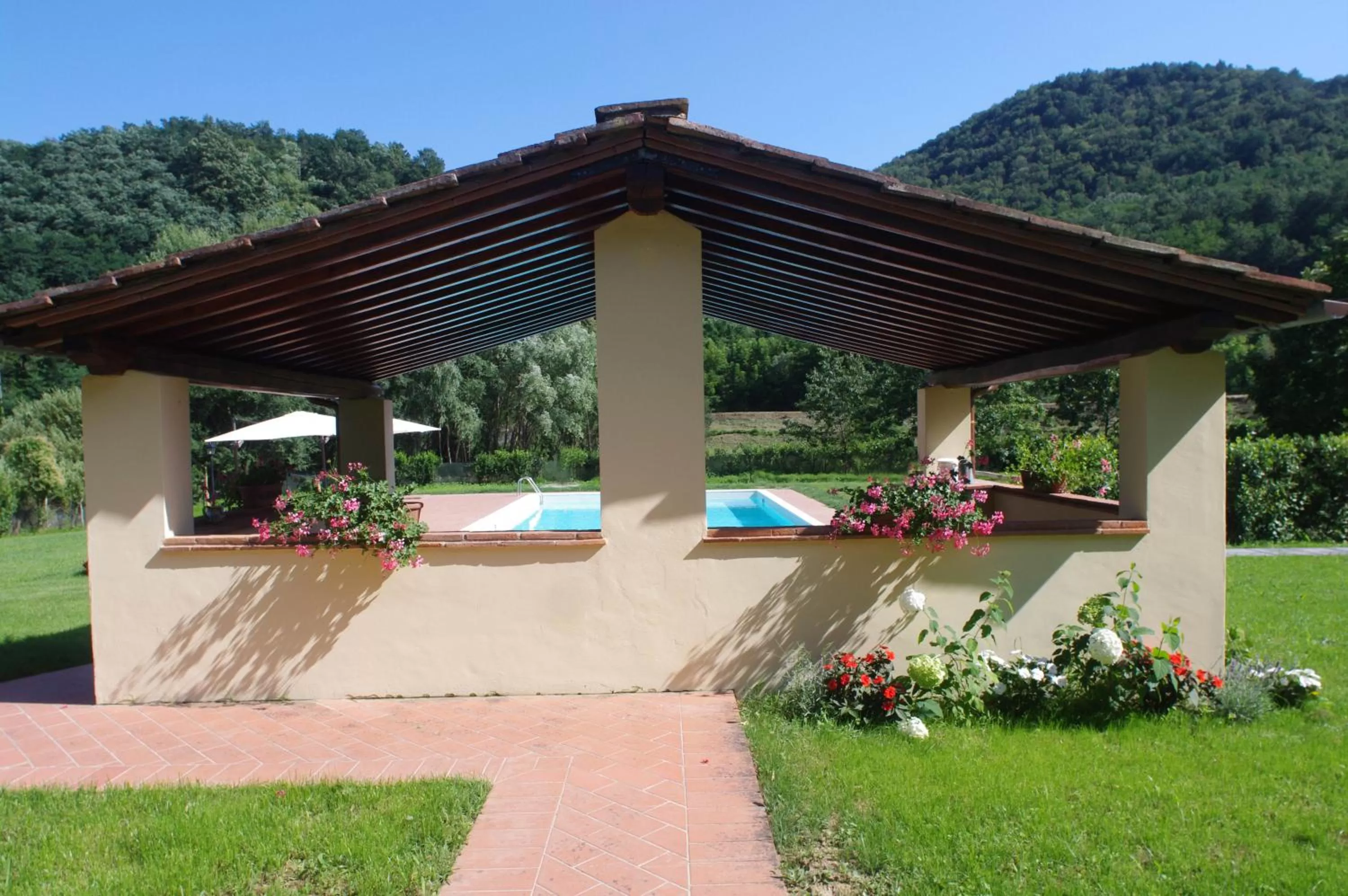 Garden, Swimming Pool in CASALE LA FATA -tipico toscano immerso nelle colline tra Lucca e Versilia, 6 appartamenti indipendenti