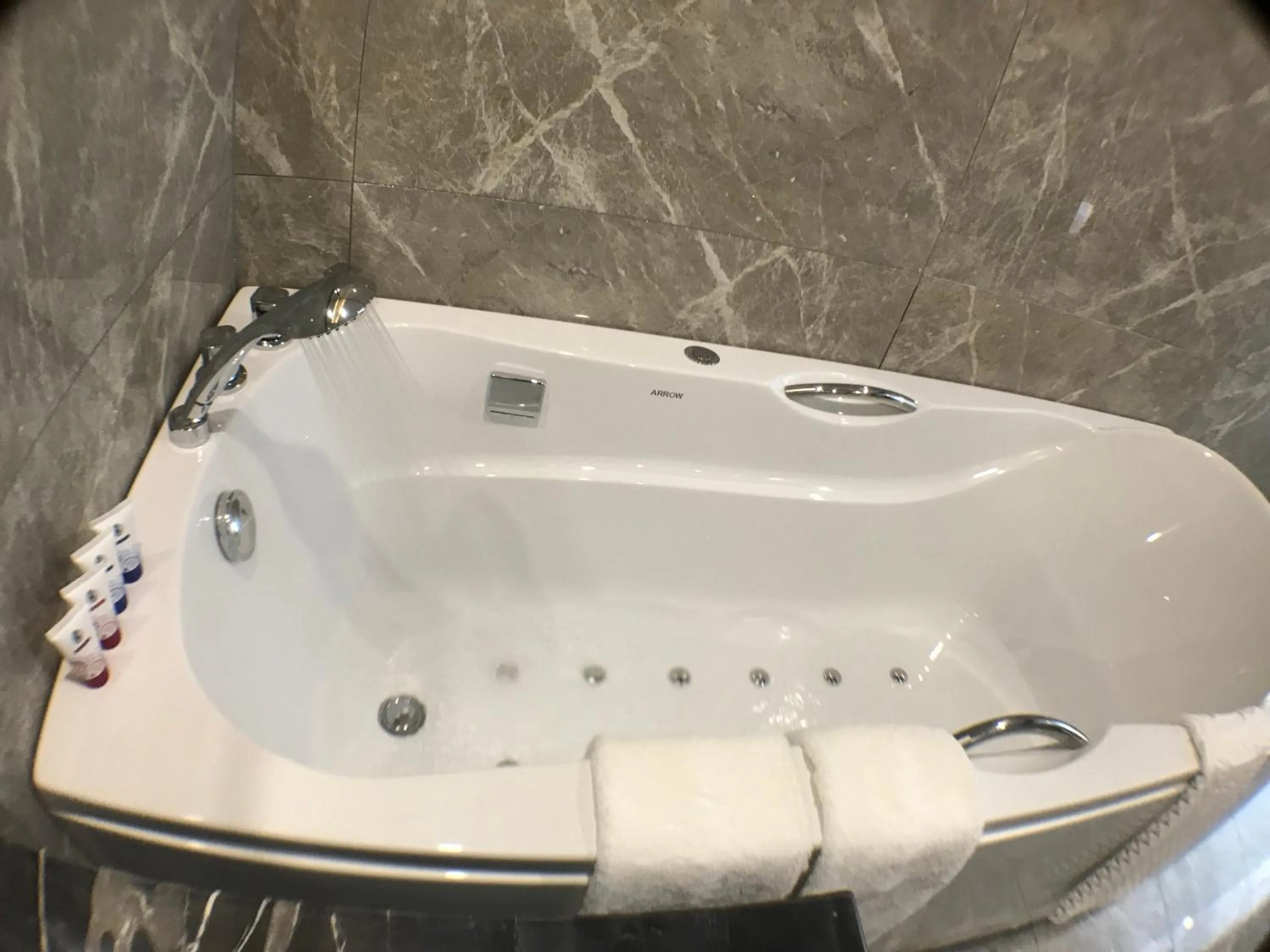 Bath in Le Chen Miiya Hotel