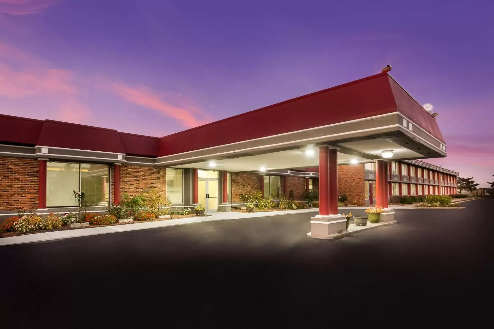 Property Building in Red Roof Inn Lexington - Winchester